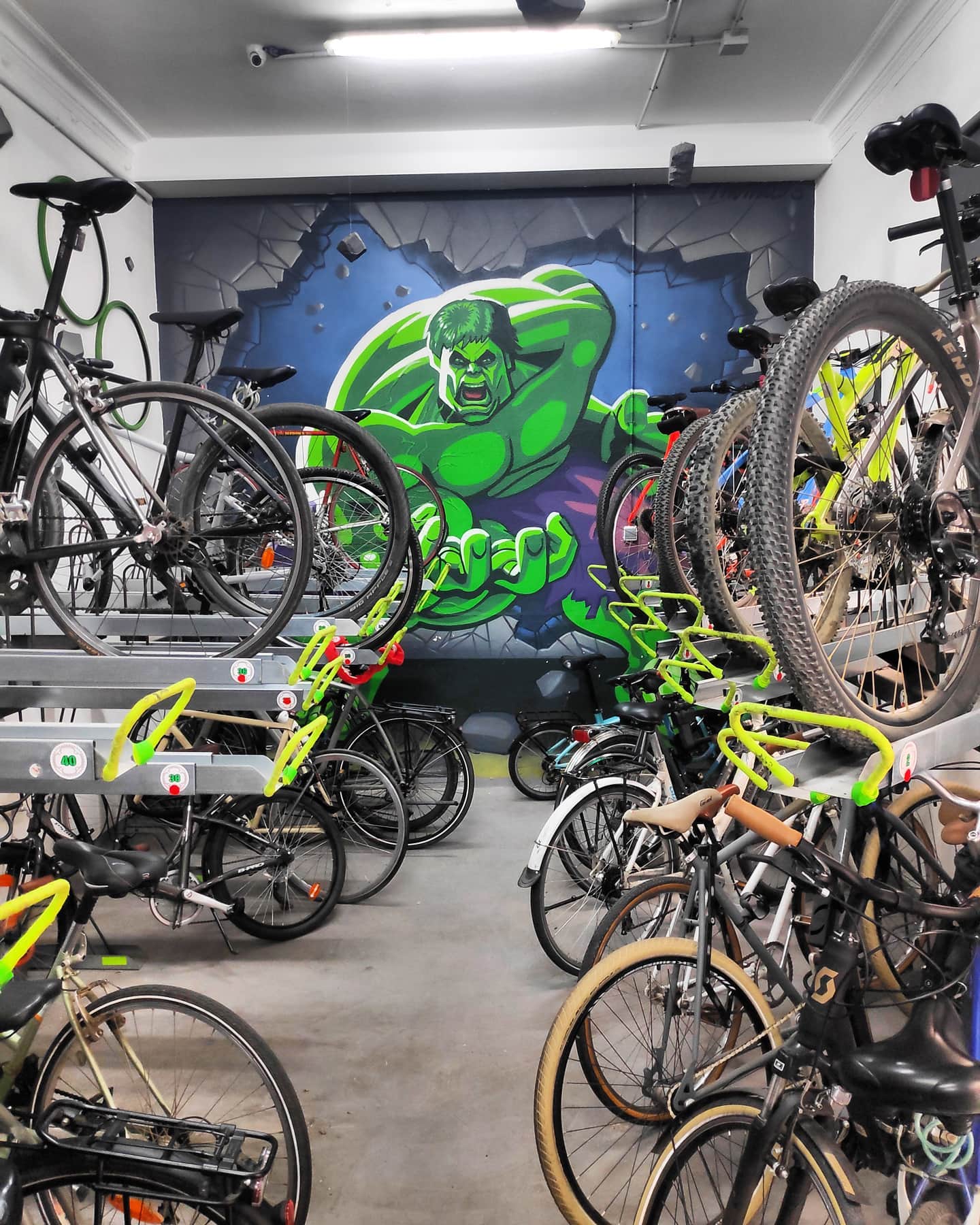 Hola,
Servicios y precios;
Skyb en Barceloneta está creado con el fin de guardar la bicicleta de forma fácil y segura, fomentando así, el uso habitual de la bicicleta en Barcelona, el deporte y bienestar físico, mental.
- Disponible 24h
- Plazas de aparcamientos exclusivas numeradas
- Anclajes de seguridad en cada plaza de aparcamiento
- Puerta motorizada
- Puerta reja de seguridad
- Cámaras de vídeo visión directa 24hs, 365 días al año, Non Stop. Audio, Fotografía
- Sistema de iluminación blanca, por detectores de movimiento
- Seguro por robo
Todos los medios tecnológicos para guardar tu bicicleta de forma fácil y segura, evitando robos, deterioro, ganando espacio en tu piso y así poder tu bicicleta ideal. Puedes pasar y ver como funciona
Precio: 16€ Mes + 16€ Fianza (Se devuelve). Se firma un contrato, estancia mínima es 30 días y debes pagar los días 7 de cada mes, aportando una cuenta bancaria.
Dirección parking: Sant Elm, 4.
Oficina Privada
Skybicicletas@gmail.com
Facebook: Skyb.parking
Web: http://www.skyflats.es/skyb
#barcelona #biciocasionbarcelona #bicibarcelona #bicingbarcelona #barcelonaenbici #barcelonacity #barcelona_cat #barcelona_world #barc #barcelonabeach #ciclismo #bici #cycle #bikelife #roadbike #sport #bicicleta #barcelona #ciclista #instabike #instacycling #barcelonetabikes