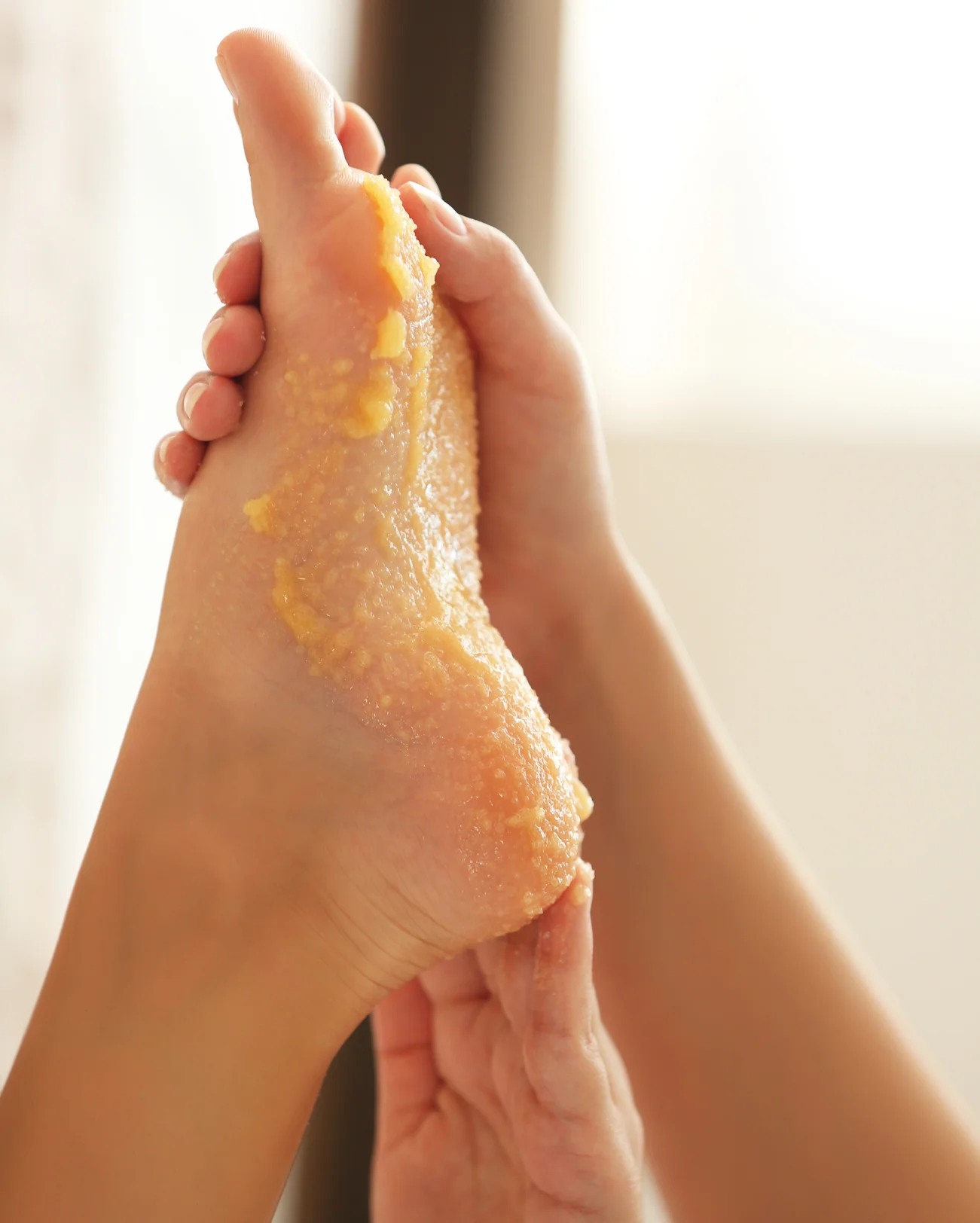 Give your feet a mini-spa moment with our Foot Scrub 5' at Feet First Athens — exfoliates, refreshes, and soothes in just five minutes. Perfect add-on to your massage for healthier, happier feet. Link in Bio ✨ #FootScrub #Reflexology #FootCare #SelfCare #FeetFirstAthens #Wellness