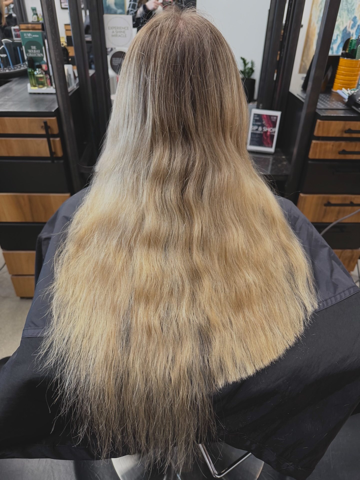 Let go of what no longer serves you 💕
..that includes those dead ends you’ve been carrying around (just like that ex you carried around too for far to long) 😅
Let us help you get back to feeling like yourself, all put back together again ♥️
Everything is easier when your hair looks good 💃🏻
Celebrate GALENTINES DAY by putting yourself and self care as a priority this year 💌
#luminhairstudio #galentines #avedablonde #hairsalonnearme