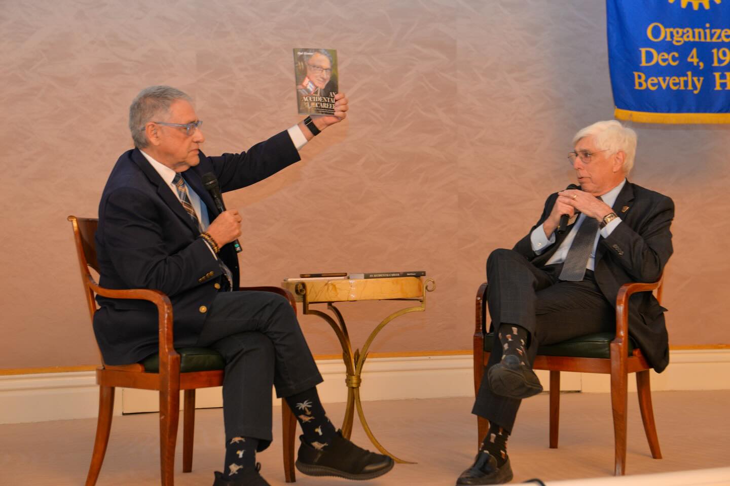 Rotary Mondays✨This week we had the pleasure of hearing from renowned broadcaster, Hal Eisner, interviewed by Club President, Julian Gold. We installed our newest member, R.J. Williams, and awarded grant money to two great causes; Griffith Observatory Foundation and Our House.
📸 George Nicholas
