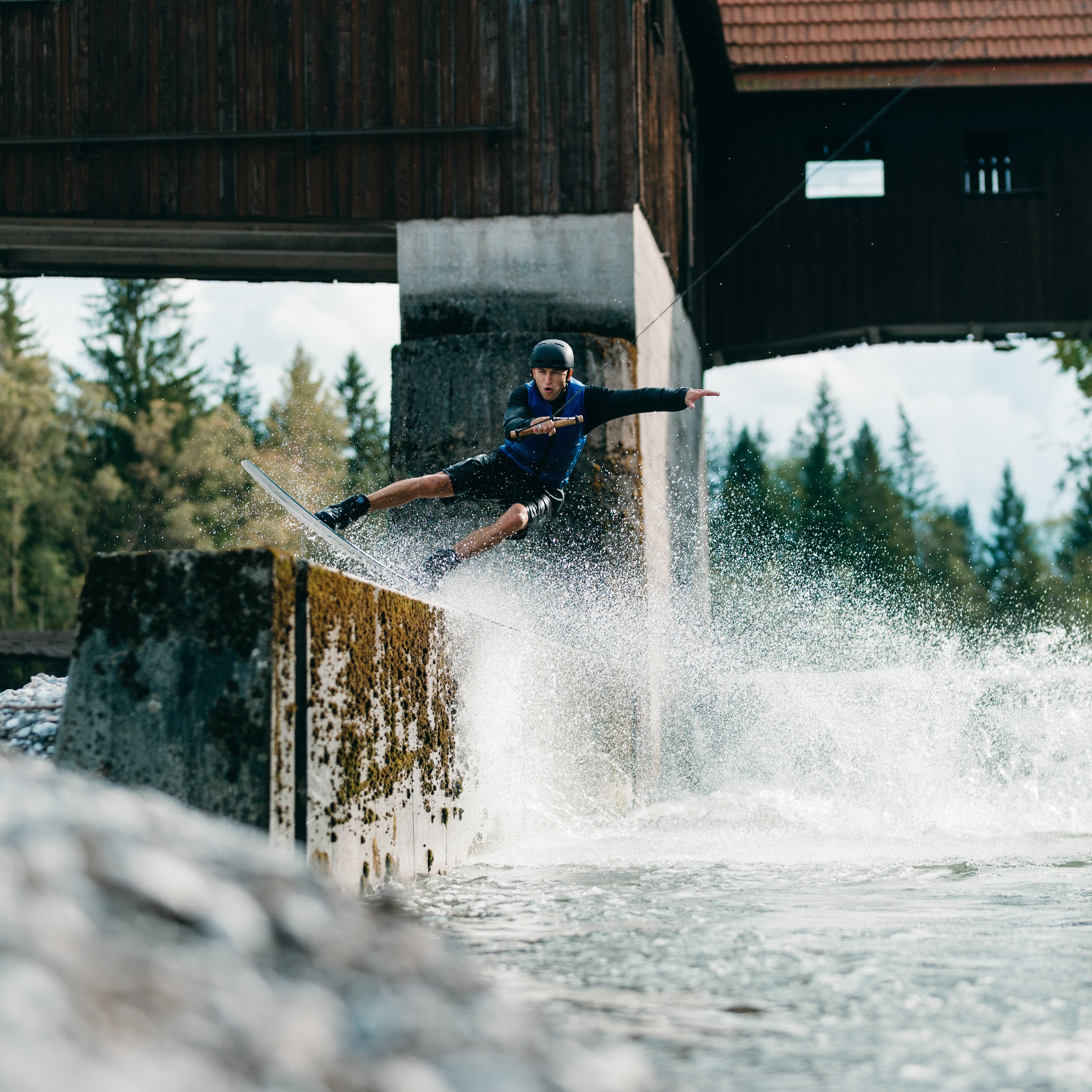 @maxvanhelvoort sliding concrete in Munich 🧱
„A river somewhere“ by @mysticboarding is now live on YT! Link in bio
Photo: @steffenvollert
#pulledbysculpture