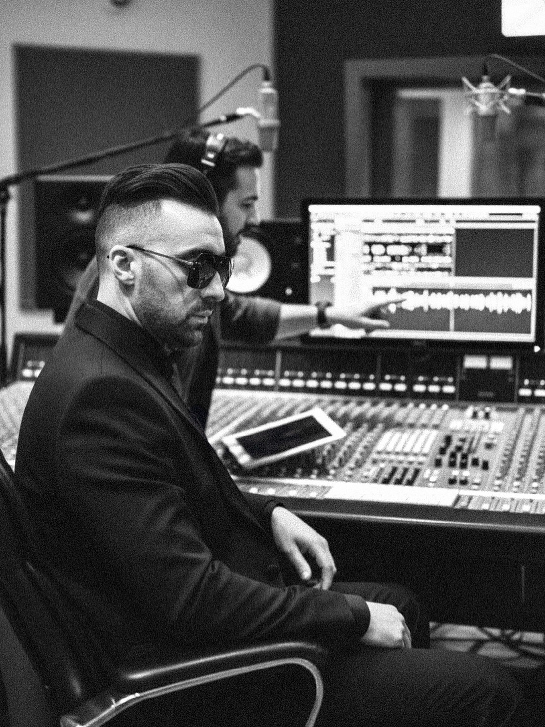 New music coming soon 🎶
#onceuponabeat #dahov #newsong #darbuka #music