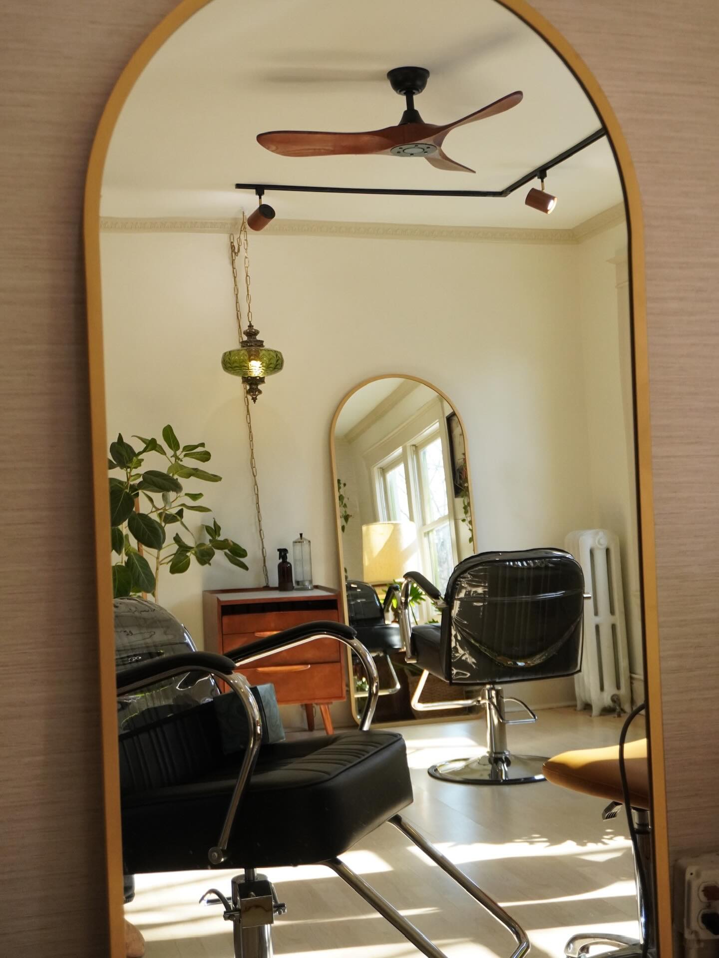 It’s not just about the hair. TRB is a space where you should feel comfortable, safe and cared for. It is your time to enjoy however you should like. We’re ready to offer a coffee, a small snack and go at your pace.
#dmv #dmvhair #dmvhairsalon #dmvstylist #dmvcolor