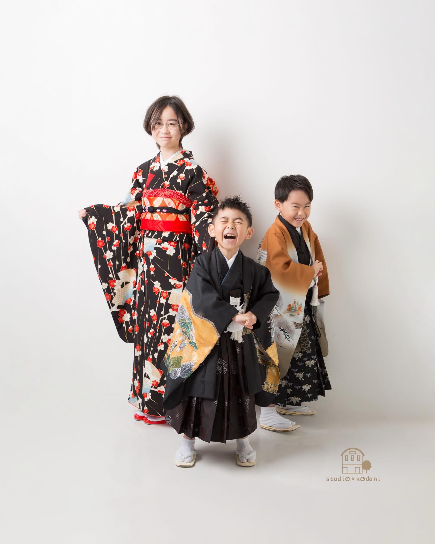 兄弟で七五三👦👦🧒✨️
お兄ちゃん、お姉ちゃんの着物もご用意してます🌸
#七五三 #七五三前撮り #鳥取七五三 #鳥取フォトスタジオ 七五三by小谷写真館
📷↓お問い合わせ、撮影相談はこちらへ↓
TEL0858-72-0080
ガーデンのあるフォトスタジオです🌸
●LINE@でお問合せいただけます●LINE公式アカウントにて「小谷写真館」で検索
メッセージでのお問い合わせも大歓迎です💬
ーーーーーーーーーーーーーーーーーーーーーーーーーーー
花と緑あふれるガーデンスタジオ
小谷写真館
0858-72-0080
https://www.studio-kodani.net