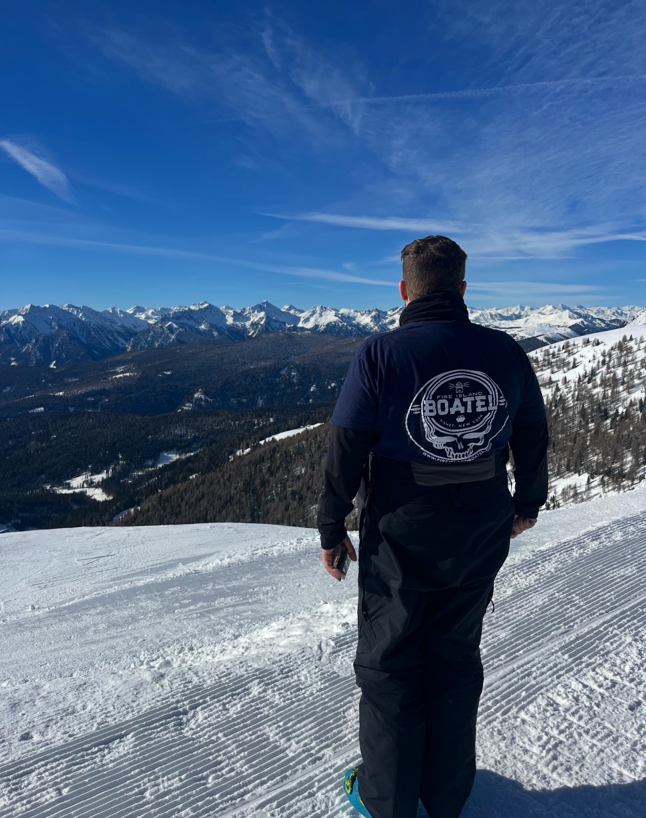 Olympic mountains, summer dreams and a little boatel magic in every moment. Good luck to all the athletes chasing their gold! 🌄☀️