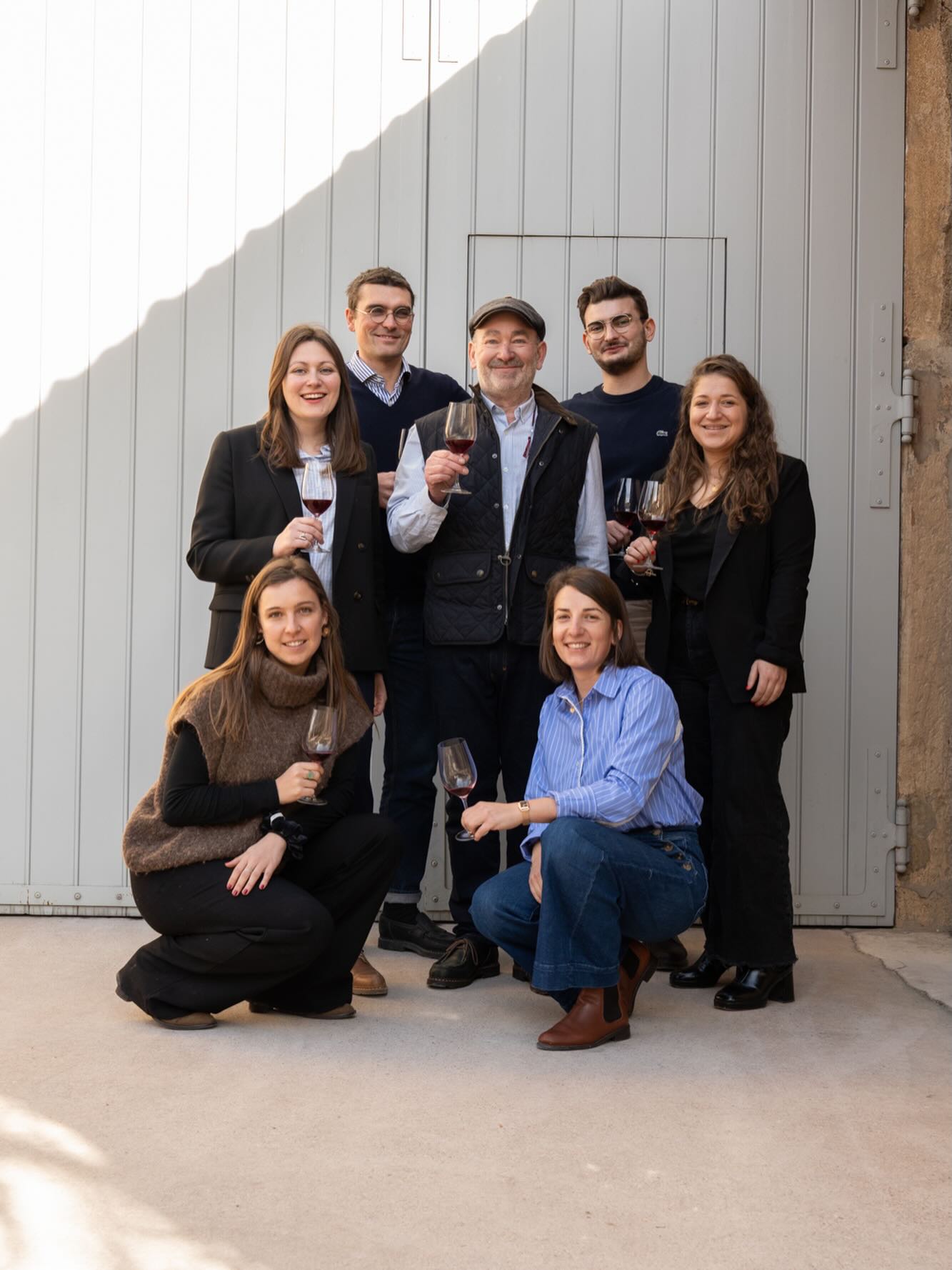 Nous voici de retour à Lancié après les salons de Montpellier, où notre équipe commerciale s’est rendue sur place pour y retrouver une belle partie des vignerons que nous accompagnons tout au long de l’année.
Ces moments privilégiés ont été l’occasion de déguster les dernières cuvées, d’échanger et de présenter les nouvelles recrues.
Trois journées intenses, mais ô combien essentielles, pour rester toujours au plus près de vous. 🙏🏻
📸 @_leboncliche
#teammaisonbillard #maisonbillard #marchanddevin #denicheurdevins vindartisans #agentdevignerons