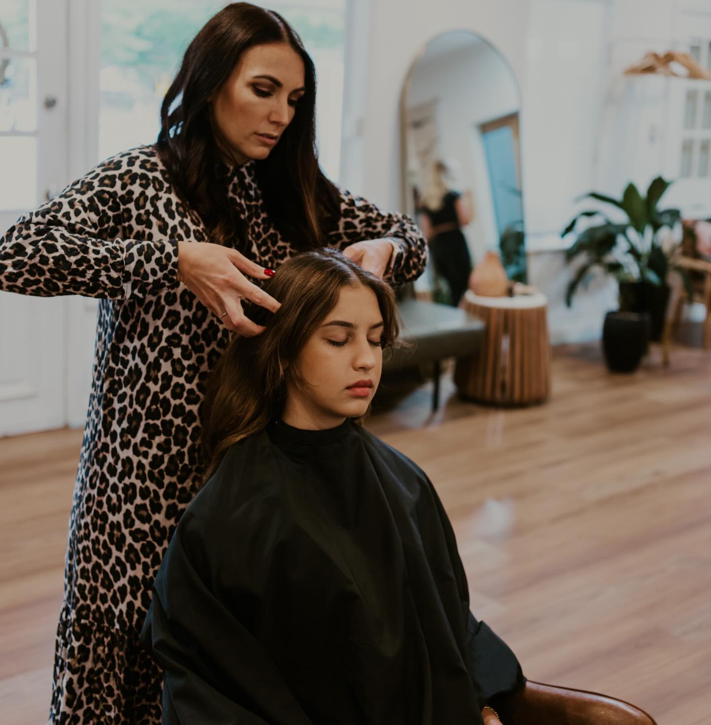 Most people think they’re coming in for hair.
But what they’re really craving is relief.
Relief from rushing.
From chemical overload.
From being “on” all the time.
From spaces that feel loud, harsh, or transactional.
At Pura, hair is just the entry point.
What we really care about is:
✨ How your body feels while you’re here
✨ What your nervous system does when you sit in the chair
✨ The energy you leave with — not just the colour you leave wearing
We work consciously.
With intention.
With products chosen for health first — yours and ours.
No harsh fumes.
No rushing the ritual.
No pushing trends that don’t align with your body or lifestyle.
Because beauty shouldn’t come at the cost of wellbeing.
And a salon visit shouldn’t leave you feeling depleted.
This is hair care for people who are done compromising.
Who want results and integrity.
Who believe how something is done matters just as much as the outcome.
If you’ve ever felt like there has to be another way…
You’re not wrong.
You’ve found it. 🌱
Tell us: What does your nervous system need more of right now — quiet, grounding, or restoration?
#HolisticHairSalon
#ConsciousBeauty
#SlowBeauty
#NervousSystemCare
#CanberraHair