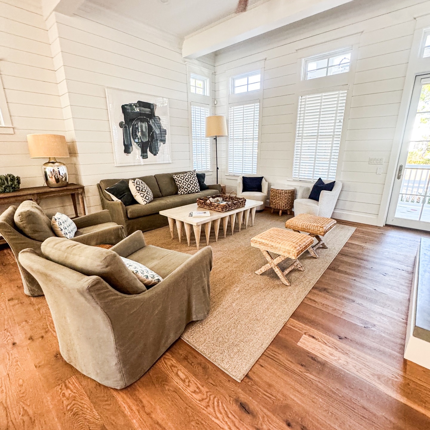 BEFORE —> AFTER
The original couches had served their time, but swapping them for a fresh, lighter sectional instantly updated the entire room. With cleaner lines, brighter upholstery, and updated accents, the space feels more open, refreshed, and current.
#beforeandafter #interiordesigner #designtips #luxuryhomes #interior