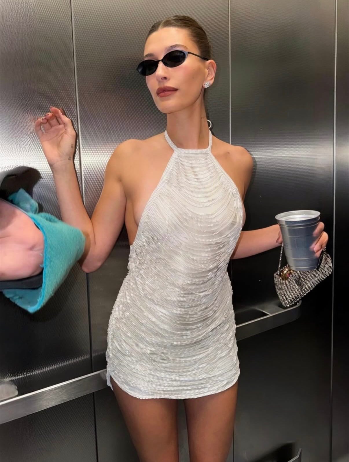 Our fav bridal-inspired looks from the Grammys! 🤍 Of course starting with our queen @haileybieber in her after-party look 🤩
Which look are you loving best?