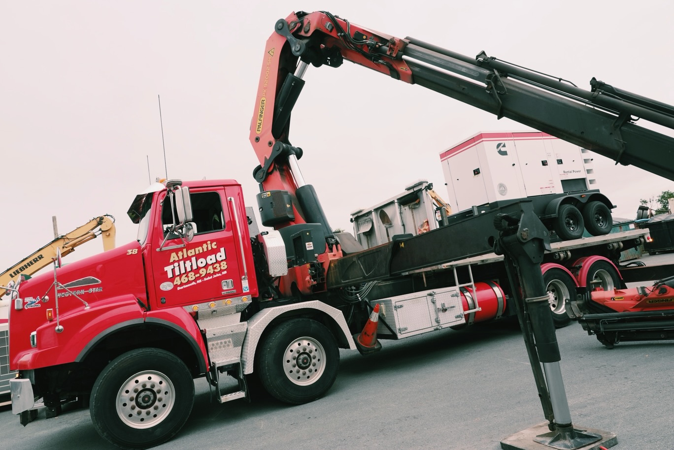 Which truck is best for your haul? It all depends on the load, and that’s where experience matters.
Boom Truck
• Ideal for lifting and placing heavy or awkward equipment
• Perfect when loading/unloading requires reach and precision
Tilt Deck
• Great for self-loading equipment
• Low approach angle for smooth, damage-free loading
Tractor Trailer
• Built for long-distance and oversized hauls
• Maximum capacity for large, heavy freight
No two loads are the same. Our logistics team will make sure you’re set up with the right truck for the job, every time.
📞 Reach out to Atlantic Tiltload to get your next haul moving safely and efficiently.