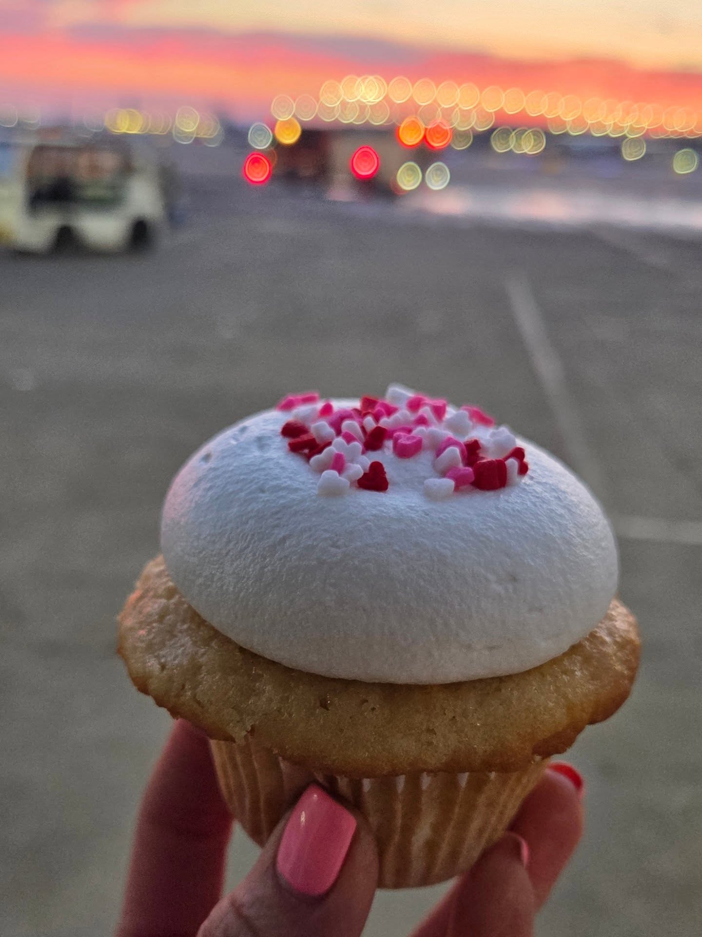Our cupcakes made it to O'hare Airport yesterday as our Cupcake Truck catered for Delta Airlines on their Profit Sharing Day 🧁🧁🧁 Thank you so much for having us!
Book The Truck ➡️link in bio @asweetsgirl
OPEN Tuesday-Saturday 10am-6pm
📍4305 S Halsted St
Order Online for Pickup or Delivery ➡️ https://asweetsgirl.square.site
We're now on DoorDash and UberEats as well!
#ASweetsGirl #CupcakeShop #bakery #café #cupcaketruck