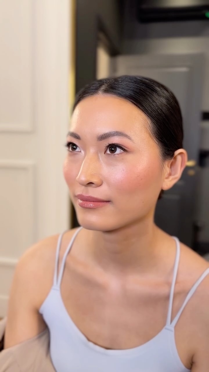 A little BTS of our beautiful Linda for a photoshoot in Rome yesterday.
Dream team:
@charlottegriffithsphotographer
@katyahutterfloraldesign
@klluxebeauty
@avenuebyjosephinescott
@itslindahu
@alex.major01
@victoriafergussonaccessories
@freyaroselondon
@natalienewsomeillustration
#luxurywedding #bridalmakeupartistlondon #destinationmakeupartist #bridalhairstylistlondon #bridalmakeup