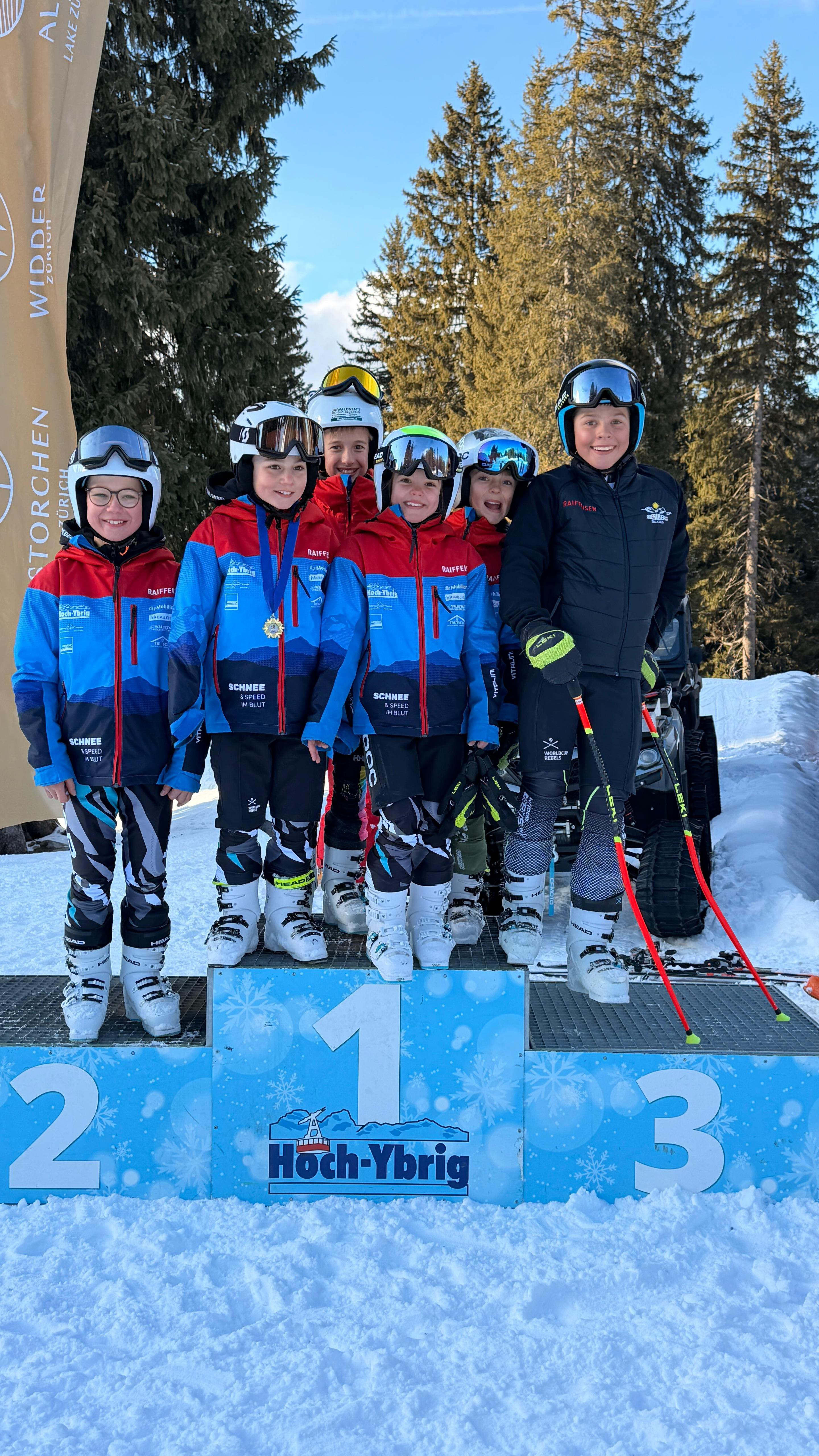 Albisrännä 2026 – was für ä Tag! 🤩
Strahlends Wätter ☀️, top Pistä, superstarchi Athletinnä & Athletä💪🏼, diä wältbestä Hälferinnä & Hälfer sowie grossartigi Sponsorä🙌🏽
einisch meh ä absolut genialä Ränntag!🤩
Äs riesigs Dankeschön a alli, wo üses Albisrännä mit so viel Isatz erst möglich machet🤝🏼
Und nid zvergässe d‘Leistig vo üsne SCO Athlete und Athletinnä!
🥇🥇 Jan B.
🥉 Noah T.
🎖️ Yven mit zwei 4. Plätz
Und ganz viel Top 10 Platzierigä 🥳
#albisrennen #roggenstockriesen #hochybrig #raiffeisen #hkbau #mobiliar #holdenersport #trütschbedachungen #waldstattholzundblockbau #landolttransporte