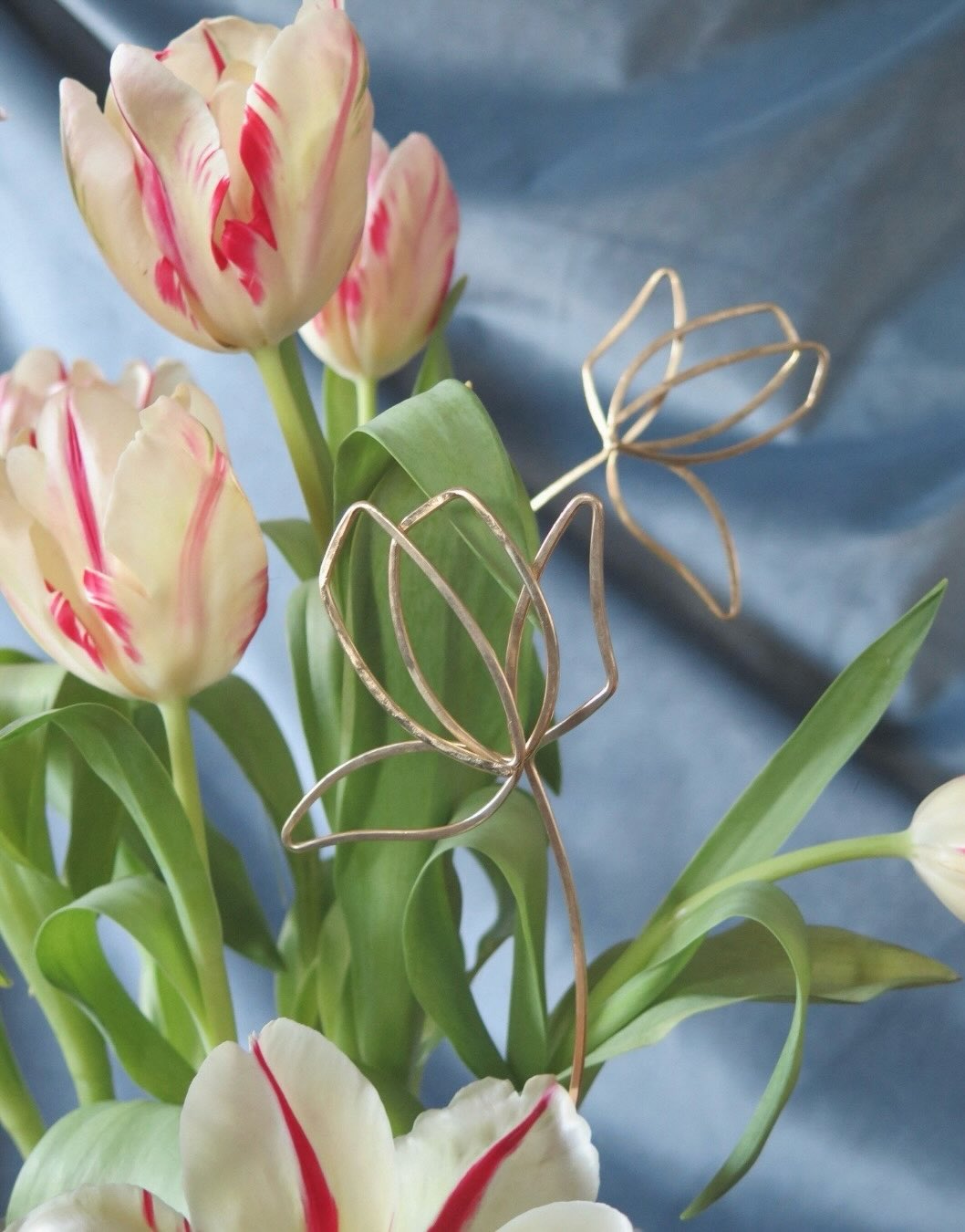 🌷To Have and To Hold: A Valentine’s Offering🌷
A veryyy limited (only three left!) collaboration between Saint Agnes and artist @rodger.stevens
Each offering pairs a bouquet of the most beautiful local tulips from @bloomcourtfarm and @floweraggregate with a designed and hand crafted brass 10” floral sculpture by Rodger Stevens.
Pre-order only and available for local pick up in Crown Heights on February 14. Link in bio or saintagnes.studio/shop 🪄🌷