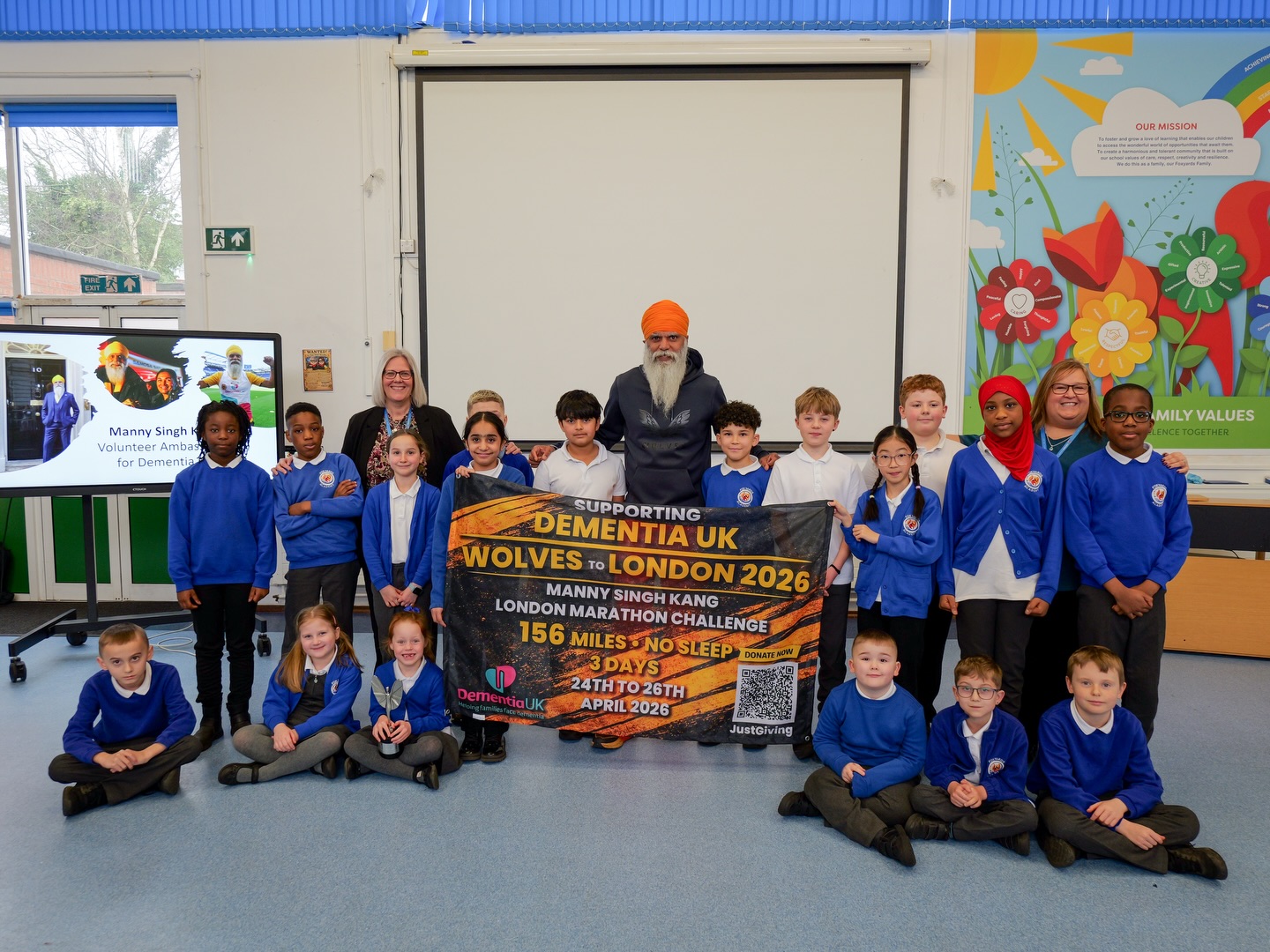 We were delighted to be joined by @manny.s.kang this morning for a special assembly for years 1-6.
Manny is an inspirational marathon runner who captured the nation’s attention through his incredible samosa-selling marathon challenge, raising money for charity and showing what determination, kindness and hard work can achieve. His remarkable story earned him a Pride of Britain Award, featured on BBC News.
During the assembly, Manny talked to pupils about perseverance, resilience and believing in yourself, encouraging children to take pride in their own achievements and to help others wherever they can.
We were very grateful to have Manny with us and we encourage you to talk with your children about his message.
#mannykang #hardworkpaysoff #dementiauk