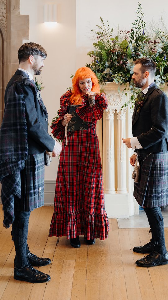I am so excited for the 2026 kickass wedding season to begin. Still pinching myself on the daily that I have the privilege of calling this my job. ๐งก
And I have space for one or two more 2026 ceremonies! Get in touch if you'd like more deets xx
๐ฅ @jareklepakphotography
๐ฉ @salthouseuk
๐ @sorella_florist_event_stylist
๐ @carson_odonoghue @pigeon25