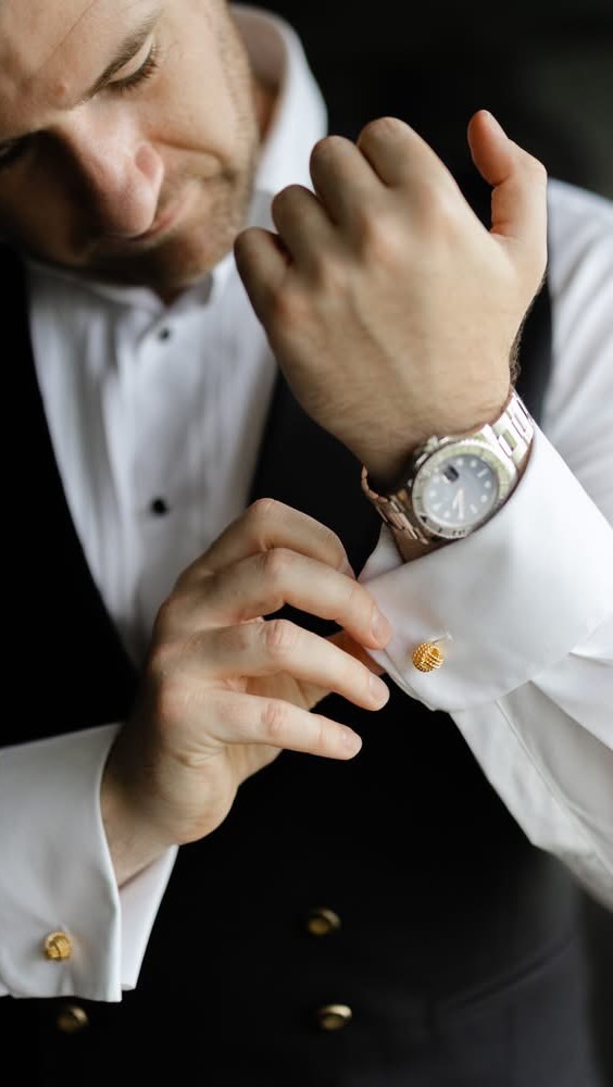 Grooms: read this before the big day
The wedding morning isn’t just about getting dressed - it sets the tone for the entire day. After planning countless weddings, these are the 5 things almost every groom forgets:
1. To eat properly
Nerves, champagne and a long ceremony don’t mix well. A proper breakfast keeps energy levels up and helps avoid that mid-morning crash.
2. To hydrate (not just with alcohol)
Dehydration shows up quickly - in photos, focus and mood. Water first. Celebratory drinks later.
3. To steam the suit
Creases don’t disappear on camera. A quick steam makes all the difference to how polished you look in your wedding photos.
4. To touch base with the groomsmen
Especially if they’re getting ready elsewhere - a quick check-in ensures everyone knows the plans, has the rings, and arrives on time.
5. To actually enjoy it
This is one of the only quiet moments you’ll get. Take it in. Breathe. You’re about to marry your person.
A well-planned wedding morning isn’t about perfection; it’s about feeling calm, confident and present.
📍Save this for your wedding prep
I’m Victoria, I plan flawless and stress-free weddings that feel as good as they look in Yorkshire, Derbyshire, Cheshire and beyond. Follow me for more wedding planning tips and inspo!