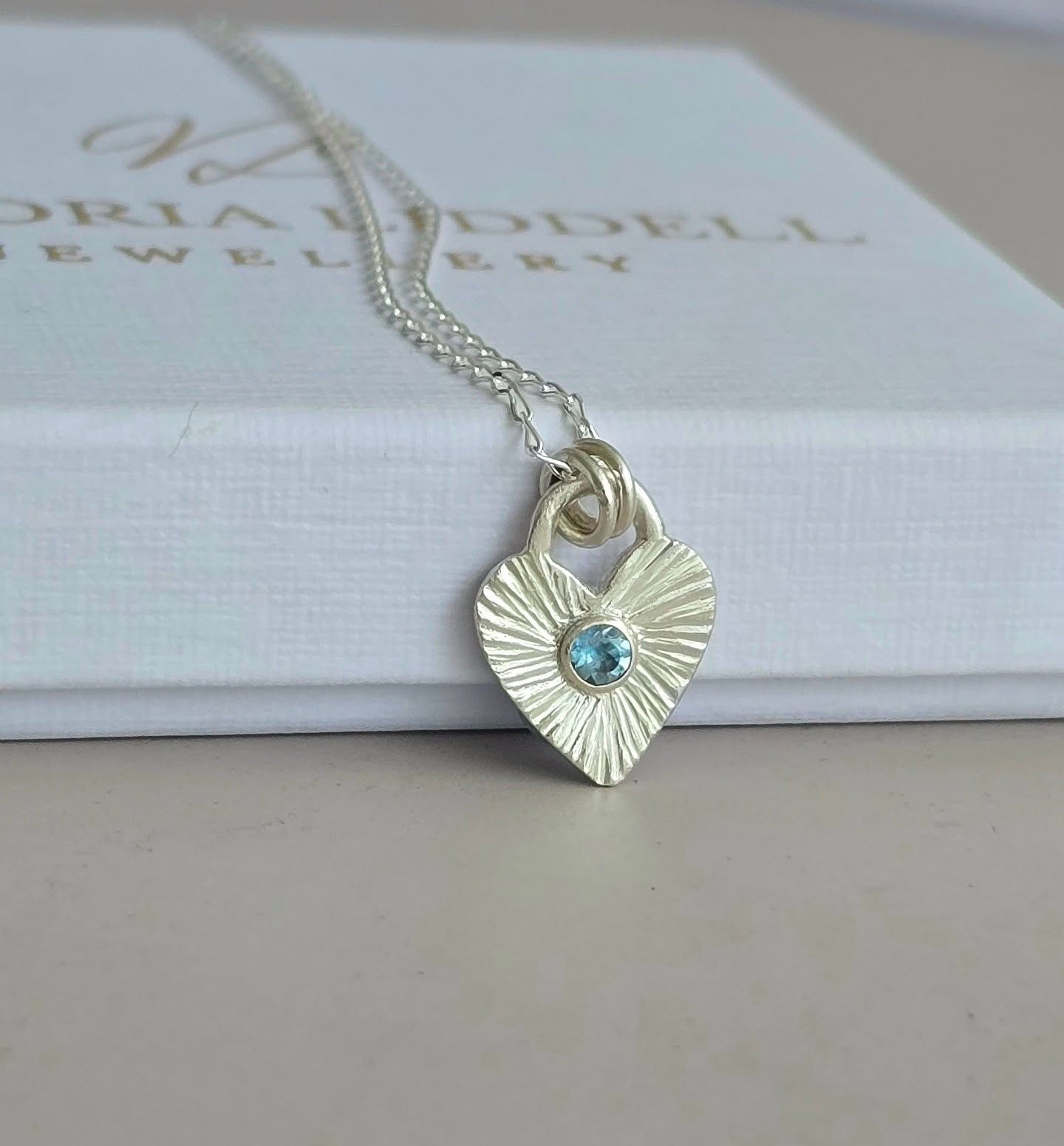 The Lovelock Necklace is a modern heart keepsake, with a gemstone at its centre to mark what matters the most to you — a loved one, child ,a memory, or simply yourself 💖
Inspired by the sentiment of a traditional locket, this solid silver heart symbolises love, connection and care, worn as a reminder of the people and moments that matter most.
Choose a smooth, timeless heart, or a textured design with hand-engraved rays radiating from the gemstone.
Rose Quartz for love, Moonstone for new beginnings, Amethyst for calm… each gemstone carries its own meaning.✨️