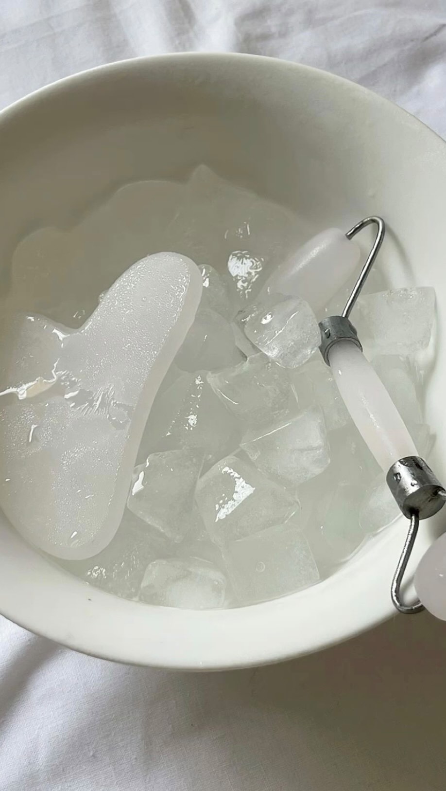 …..let us fix it for you, with our Facials, they are.
Balancing.
Hydrating.
Revealing your glow;
Experience pure bliss with visible results and ultimate comfort. It’s time for some you time.
Your skin.
Your moment.
#sheffieldbeautysalon #mercibeauty #hairandbeautysalon #sheffieldsalon #stocksbridge