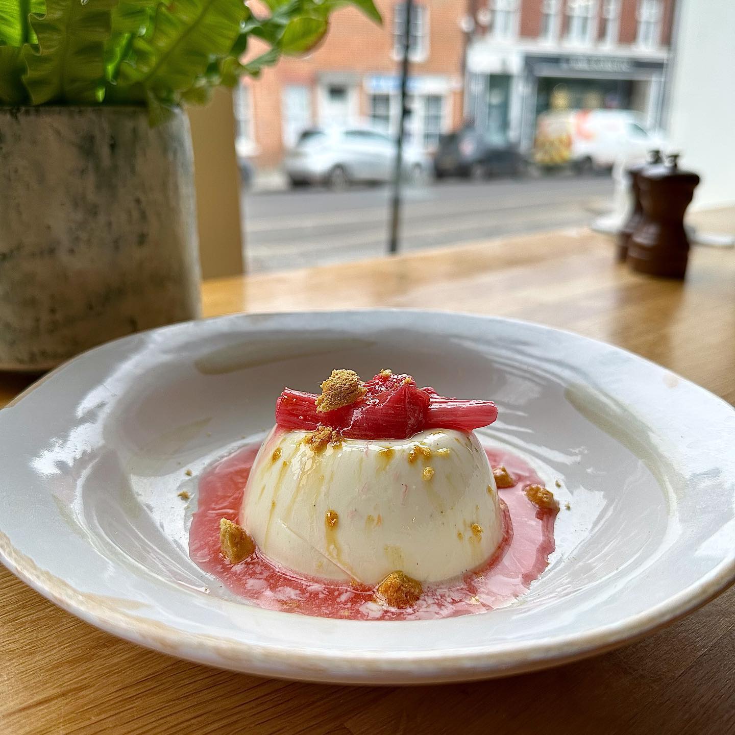 Our new panna cotta with seasonal forced rhubarb, orange and honeycomb
#pannacotta #dessert #maidenhead #restaurant #fresh #food #rhubarb
