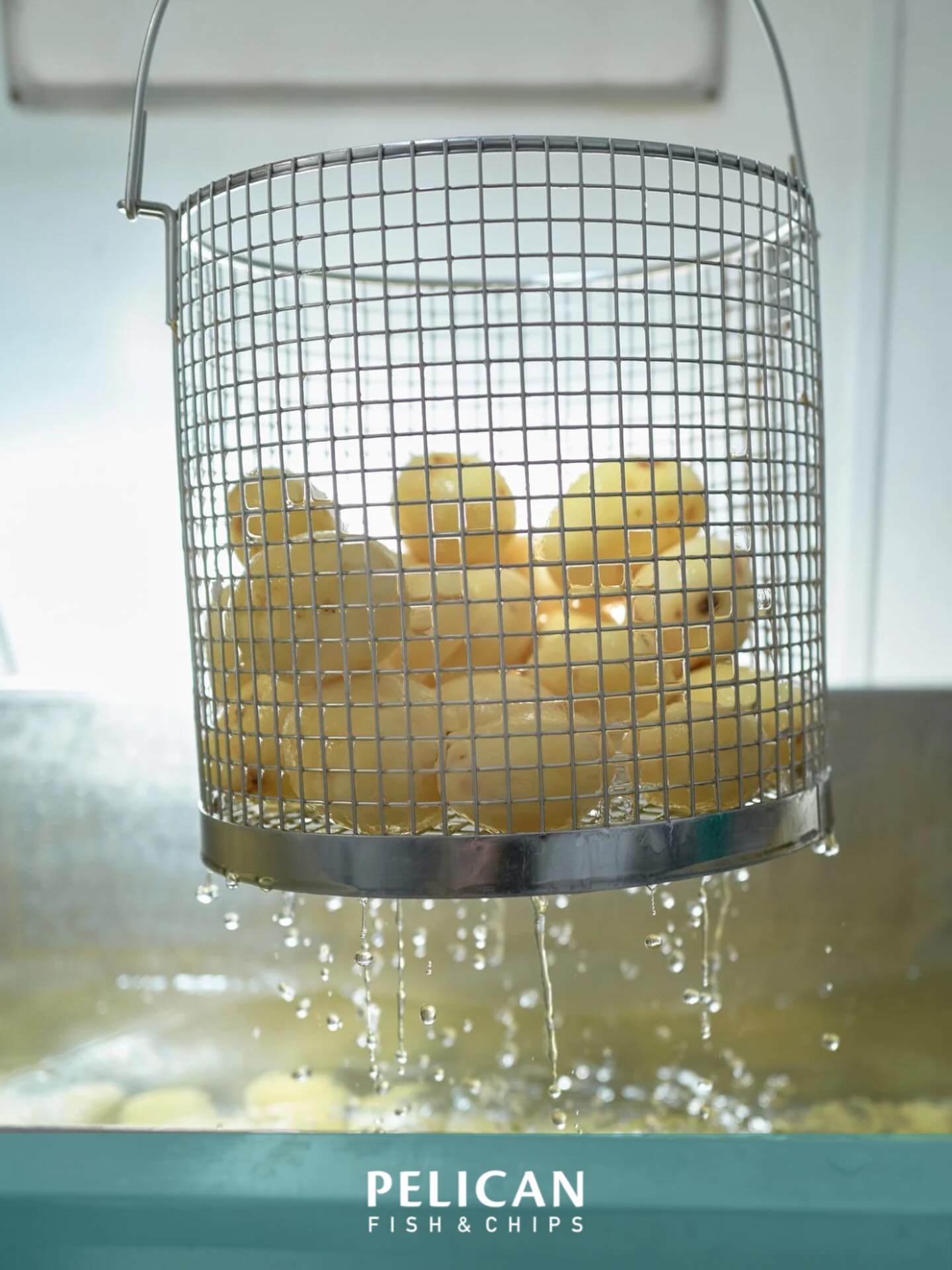 CHIPPED FRESH every morning from local potatoes 🥔🍟 Is this the secret behind our tasty chips? Come in and judge for yourself 😍 #thepelicanfishandchips #supportlocal #livelovelocalnorthdevon