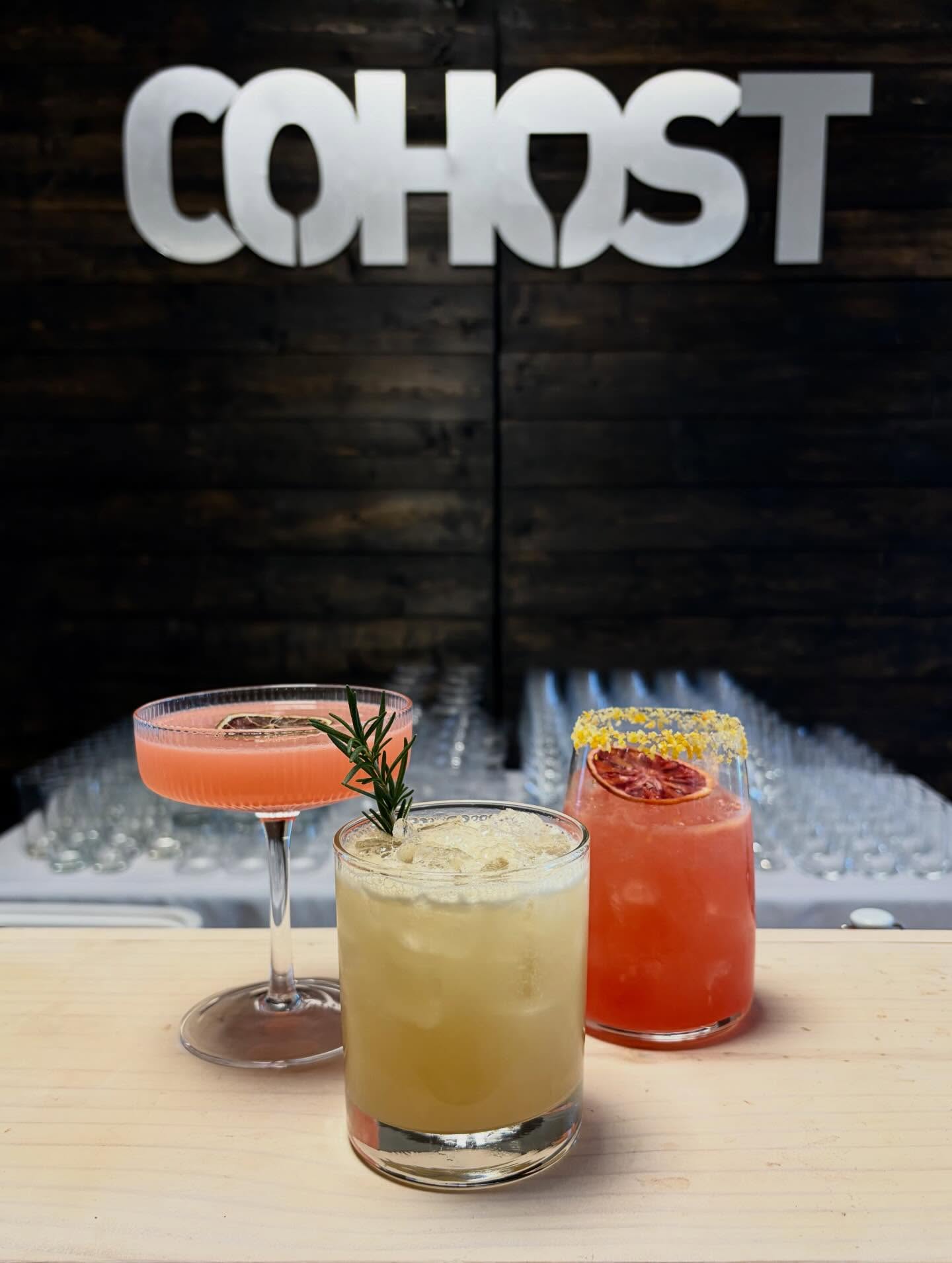 Even the cocktails are dressed up for the occasion 💐
Drinks & Rentals | @cohostcatering
Florist | @gildedinbloom
#dallascatering #bar #catering