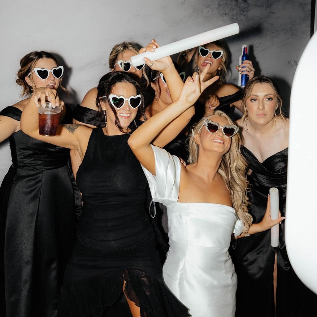 Future brides, your dream wedding needs a Photo Booth that’s as iconic as you are! 💍✨