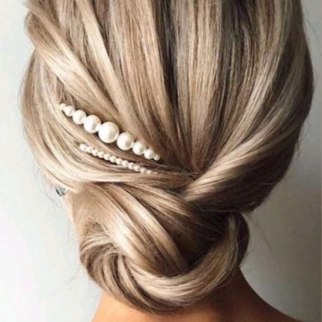 Un autre style encore pour un
CHIGNON bas de nuque accompagné de perle
J'aime la possibilité infinie qu'apporte le dépot de perles.
Découvrez prochainement un Nouvelle Collection d'accessoires, et d'accessoires personnalisés
📩| 𝗗𝗠 pour tout renseignement ou prise de 𝗥𝗗𝗩.
—
💡| N’hésite pas à 𝗹𝗶𝗸𝗲𝗿 ce post et 𝗰𝗼𝗺𝗺𝗲𝗻𝘁𝗲𝗿 pour me donner votre avis.
—
🔑 | Hair & MakeUp Artiste, Mariage, Mode, Studio, beauté, Lille
—
🖇️ | #coiffeur #coiffeurlille #CoiffeuseMaquilleuseProfessionnelle #ExpertBeautéEtCosmétique #expertchignon #hairblondy #mariéeetinvitée #balayageombre #automne #automnevibes #automnelook #Lookperle #audreyelp #hairgoals #lillehairstylist #lillemaville #showlillois
#chignonmariage #chignons #CHIGNON #chignoncheveuxmilong #chignonmariée