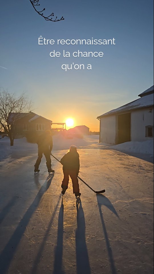 J'adore cette chanson, ce passage "Home is wherever I′m with you". Ça me touche, me remplit d'émotion, je me sens si chanceuse de vivre cette vie avec eux 🩷