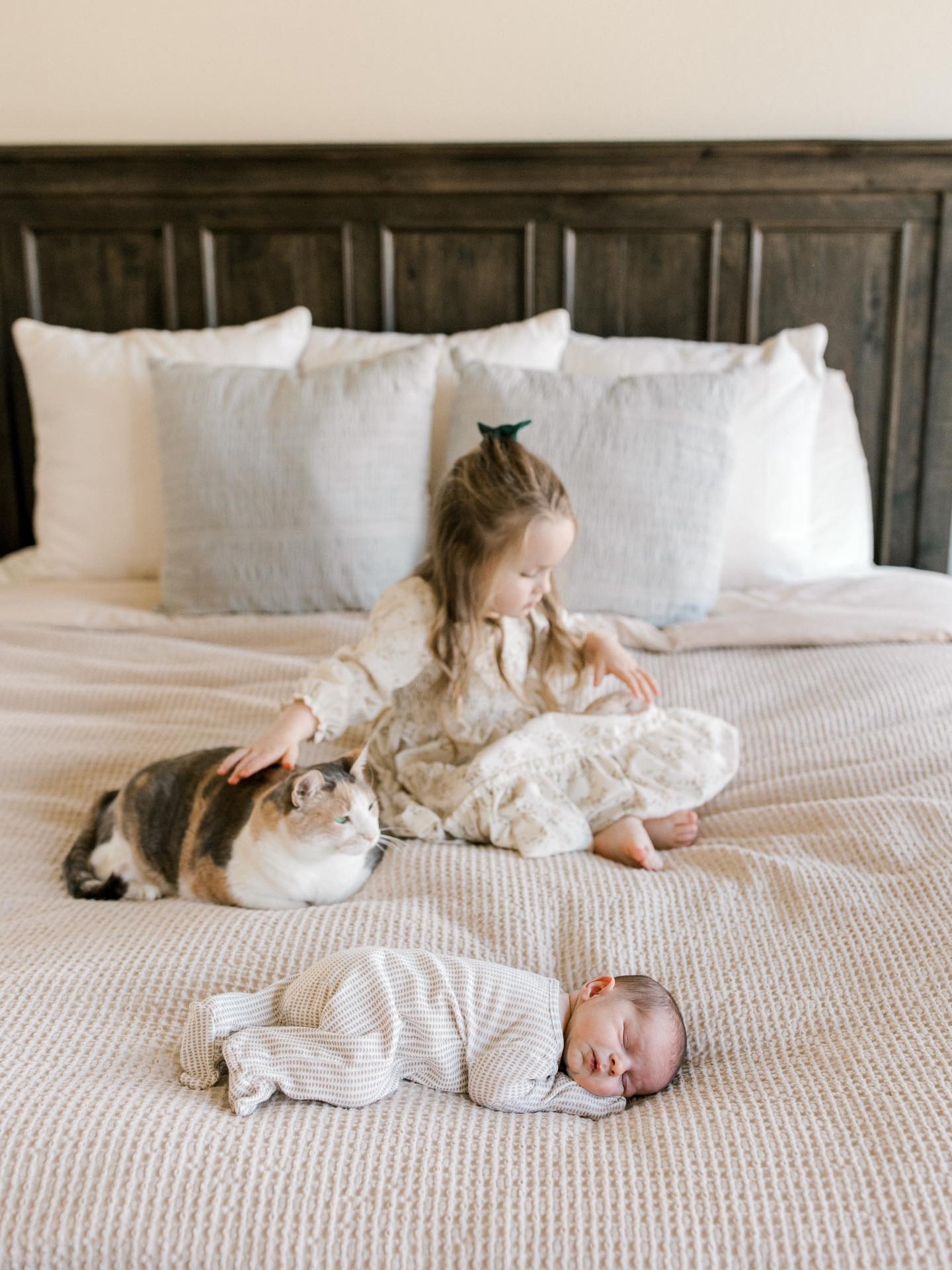 Little Brooks showed up a little early last month, but I think everyone is alright with that 🤍
#dentonnewbornphotographer #dallasnewbornphotographer #ftworthnewbornphotographer #argylenewbornphotographer