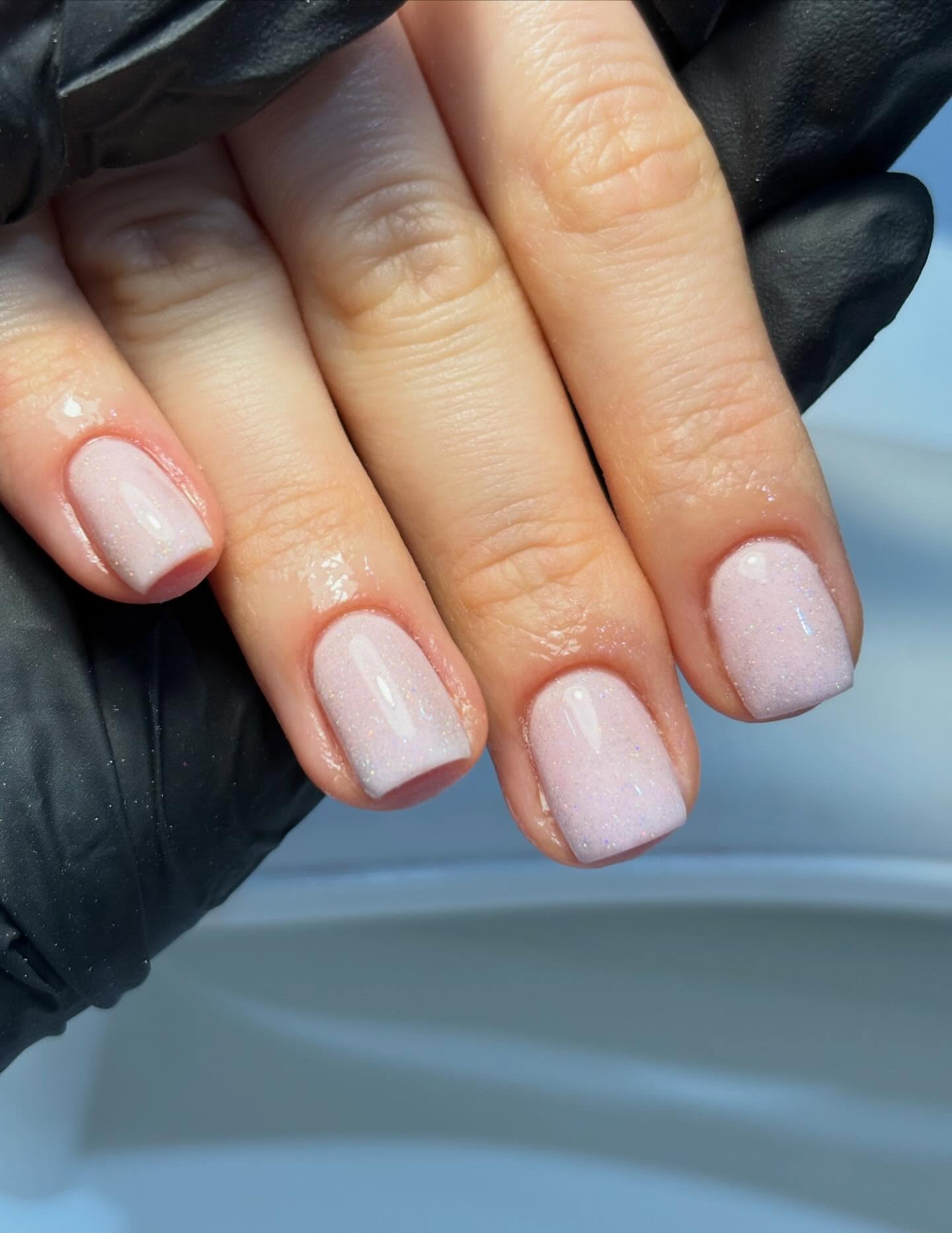 Valentines season 🩷
#biab #valentinesnails #jadedbeautystamford #buildergel #glitter