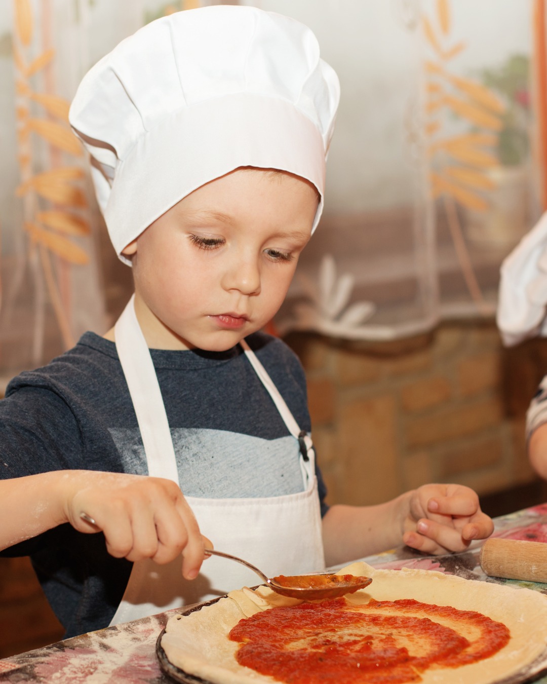 🍕👩🍳 Little chefs, assemble! It’s pizza-making time at @pitfirepizza! Stretch the dough, swirl the sauce, pile on all the toppings, and create your perfect pie. 🎉
📅 Monday, February 16th at 11am
🎟️ $25 per kid chef
👉 Reserve your spot www.pitfirepizza.com/kids-pizza-making-class/
✨ Who’s ready to get saucy? 😋
#StadiumPromenade #LetsEatOC #PitfirePizza #PizzaMaking #LittleChefs