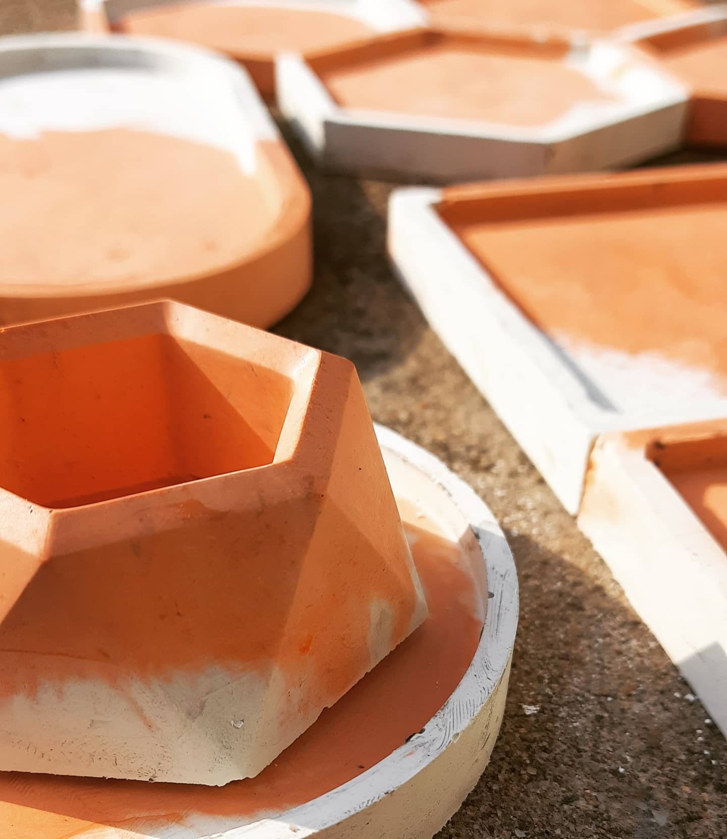 Orange is the color
.
.
.
#artofinstagram #artgallery #designinspiration #designlovers #concrete #concretedesign #conceptart #concreteart #coloredconcrete #colour #orange #hexagon #geometric #concreto #cementcraft #cementart #cementwork #2021 #trending #designtrends #formdesign #materialdesign