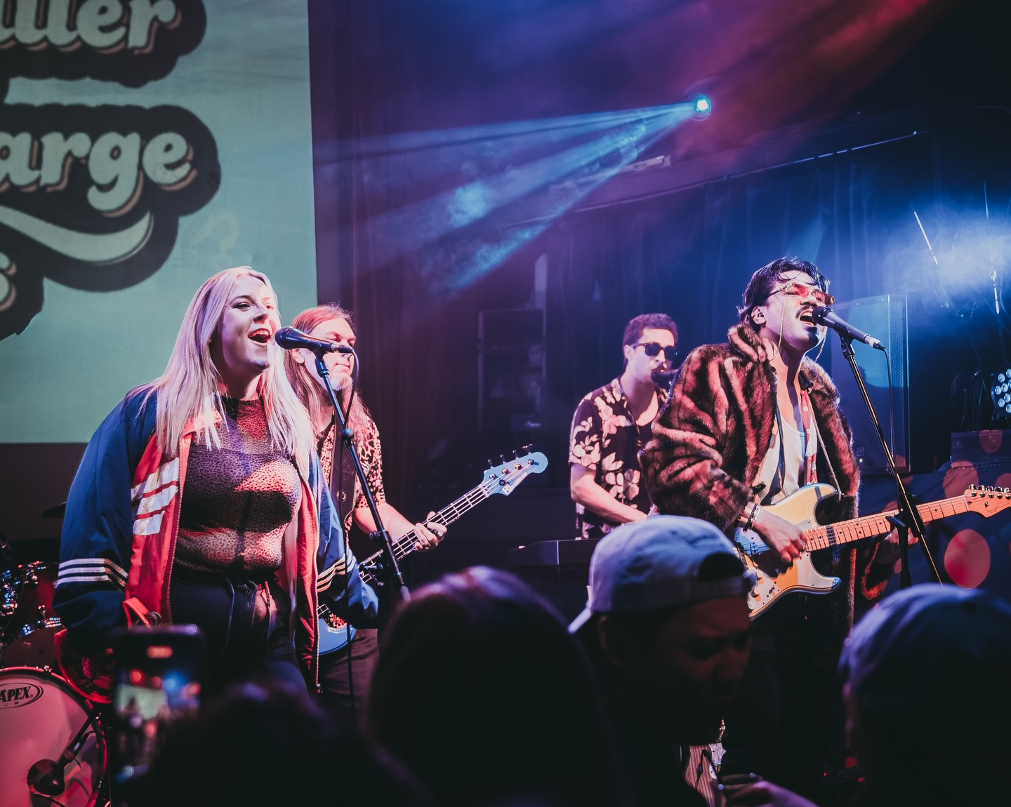 What an incredible night!!🥳
Here are some shots from our Brain Candy Single Release Show 🧠 🍭
Big thanks to all of you who came out to support us — you absolute legends packed out the @foxcabaret , and sold us out of ALL our Barge merch!
We appreciate every one of you🫶 Lots more exciting Barge things coming up very soon, so dontcha go nowhere! 👀
📸 Slides 1-7: @like_mike_creative
📸 Slides 8-11: @mitch_oster
📸 Slides 12-15: @autumnleclair.photography