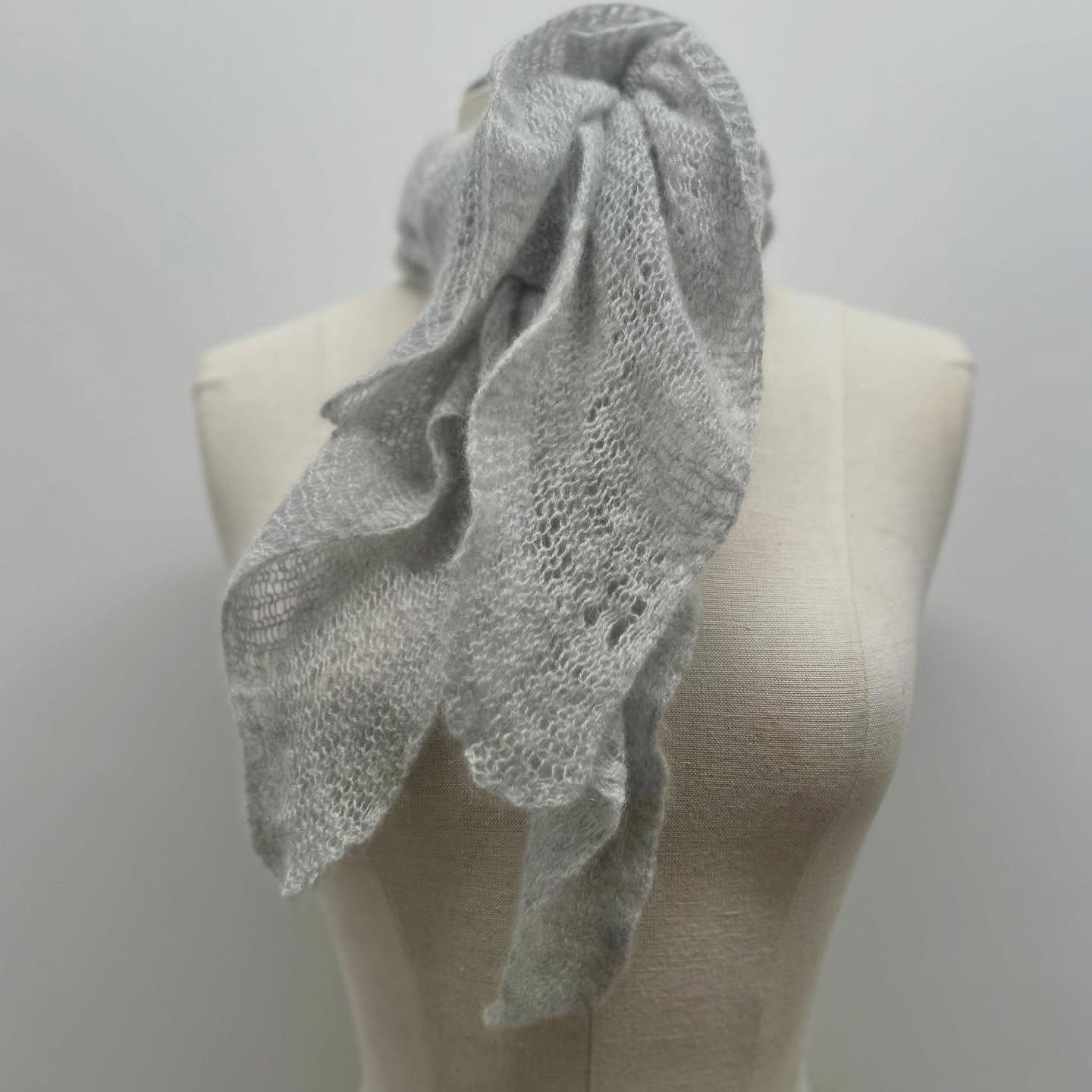 Light grey cashmere short scarf
A cosy elegant necktie knit on a singer knitting machine.