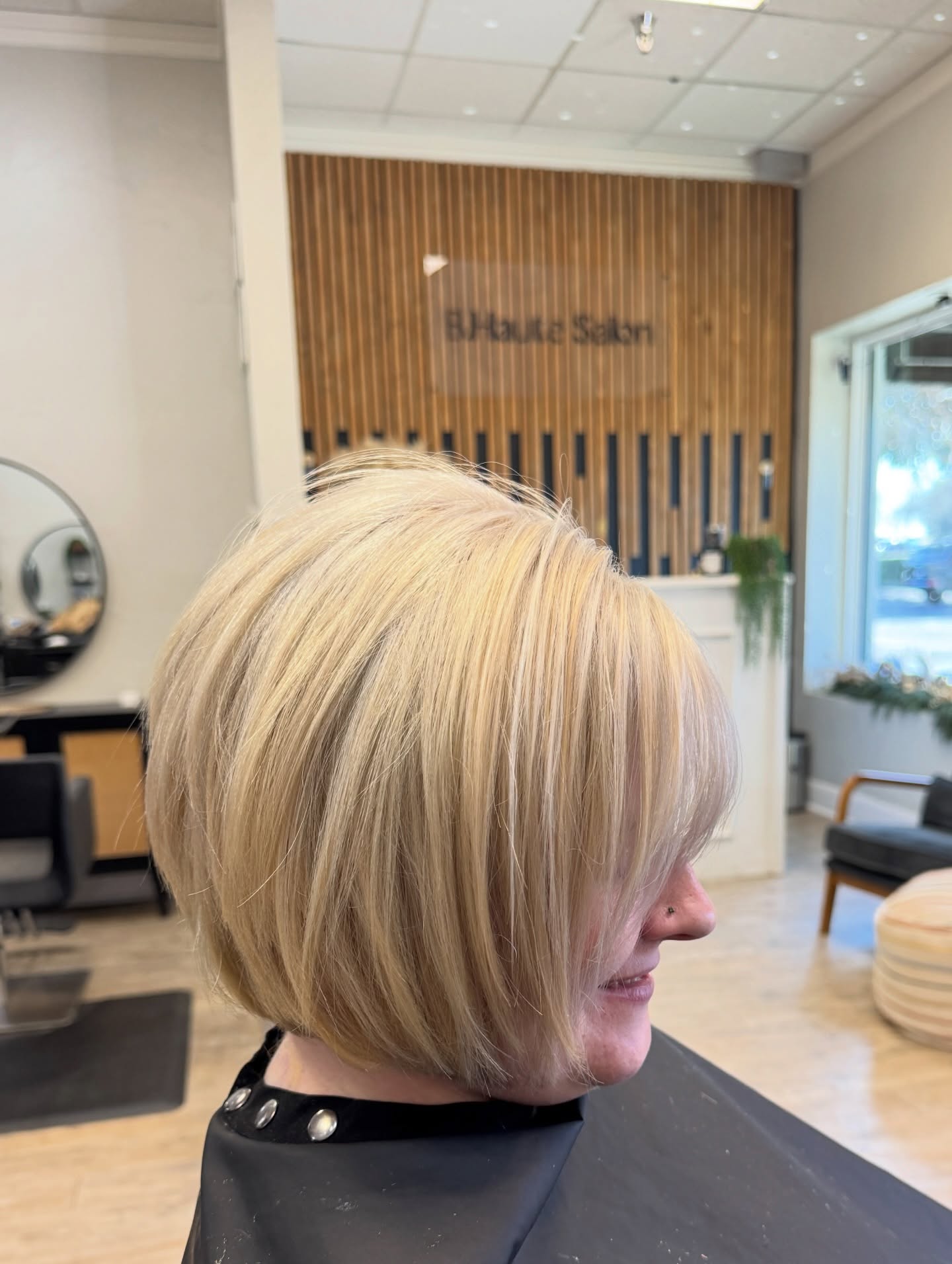 Classic blunt bob with some whispy bangs…. And to top it off red to blonde in 1 session ❤️❤️❤️❤️ love is definitely in this hair!
As a stylist it’s always fun when a client sits in our chair and says do whatever. To some it’s just hair but to us it’s our form of art and to be able to truly have free reign can make our day ❤️
#bhautesalon #colleyvilletx #hairbritt #haircut #colleyvillesalon