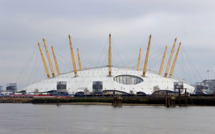 L’O2 (@theo2london) est surtout connu comme salle de concerts, mais ce dome abrite également un outlet et, pour les plus friands d’aventures, offre la possibilité de grimper sur son toit pour une vue imprenable de Canary Wharf / Greenwich et une partie de Londres ! #weekendlondres