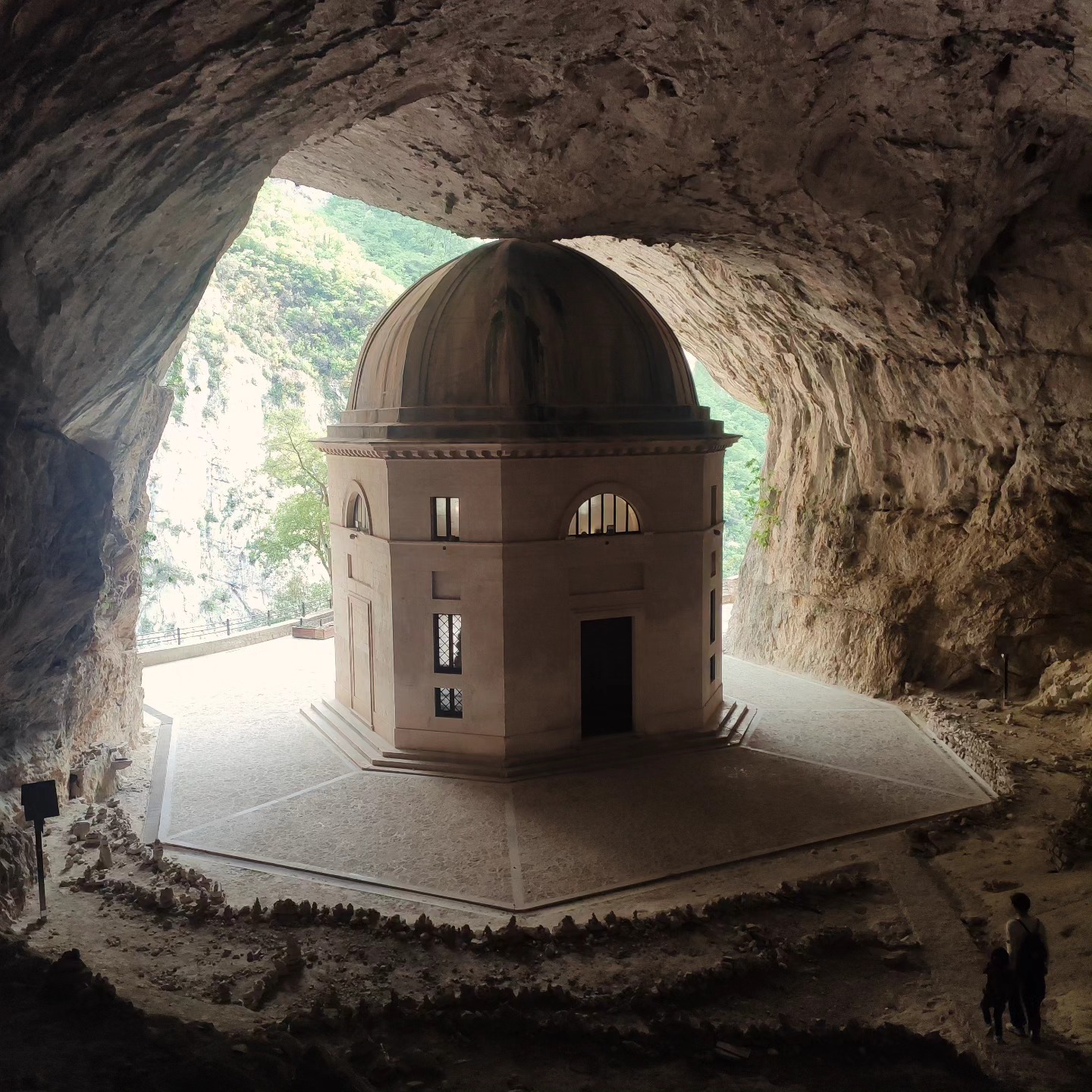 Pretty special this place.
#chapel #italy #emiliaromagna #cave #frassasi #fortemotion