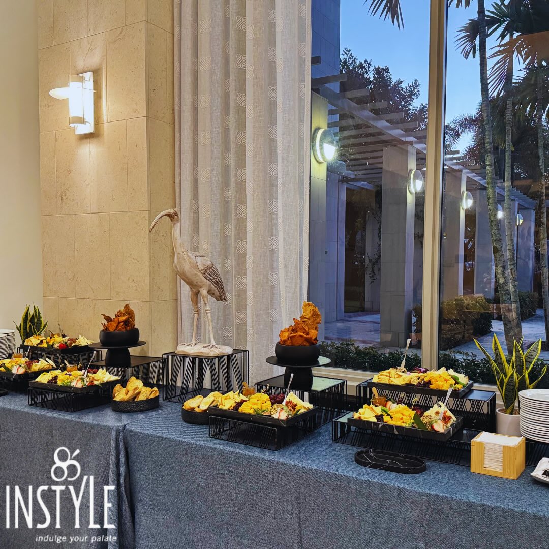 Thoughtfully curated. Beautifully prepared. Always with intention. 🤍✨
This weekend’s favorites: vegetable samosas with mango chutney and mortadella fig bites.
Grateful for this team and the moments we get to create.
#instylecatering #miamicatering #miamievents #foodie