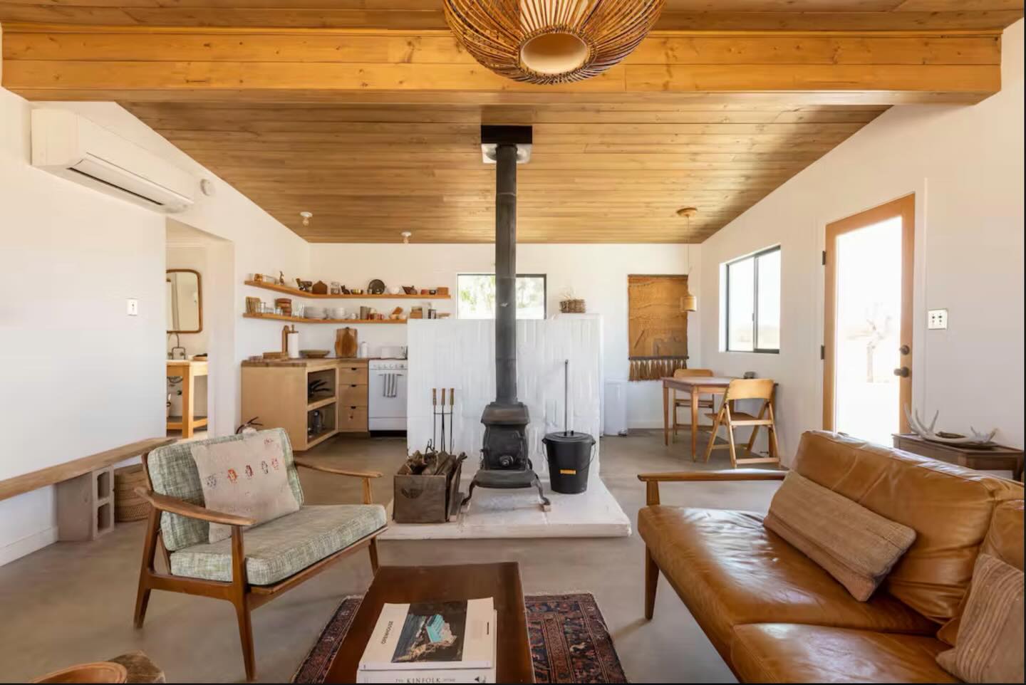 Somewhere between the desert and the sky, there’s a small, quiet place made for two. No noise. No rush.
Little Jo Cabin is simple on purpose. It’s a reflection of the soft life it holds. One bedroom. One bathroom. Wide open views. An outdoor shower under the stars. A space that asks for very little and gives back so much.
Here there is room to breath and remember that sometimes, less is exactly what you need.
Little Jo Cabin, Joshua Tree California. Save this property for your next romantic getaway.
#joshuatree #valentinesgetaway #cabins #romanticvacation #couplestrip