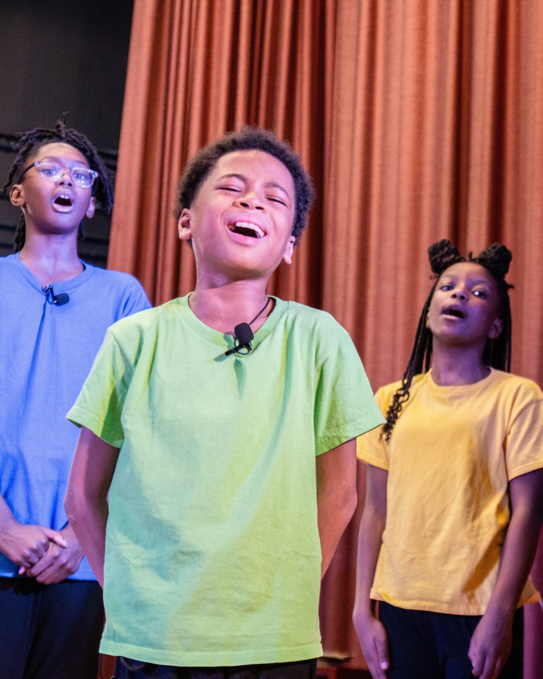 Black history is living, learning, and shining through our scholars every day.
Crispus Attucks Elementary School, Community School 21, presents “The Living Library,” where students performed, shared their talents, and celebrated Black history and culture in powerful ways.
Huge thanks to the CS21 community, @artsinblue_ for your amazing work and to @news12bk for highlighting these incredible moments. This is what youth voice and joy look like.
@nyc_commschools
#BlackHistoryMonth #YouthVoice #CS21 #GKAllDay