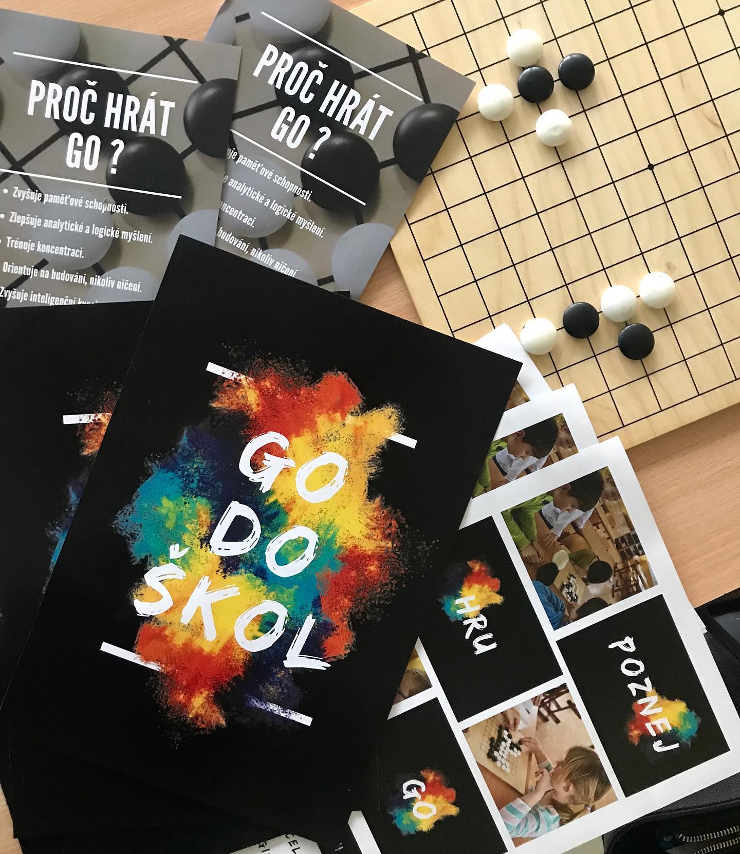 Dnes jsme ve spolupráci s Go klubem v Písku propagovali Go na základních školách! 😇🎨 Today, we were promoted Go at schools in cooperation with the Go club in Pisek! 😇🎨 Design: @ada_tomsu
#godoškol #poznejhrugo #teachingkids #goisthebestgame