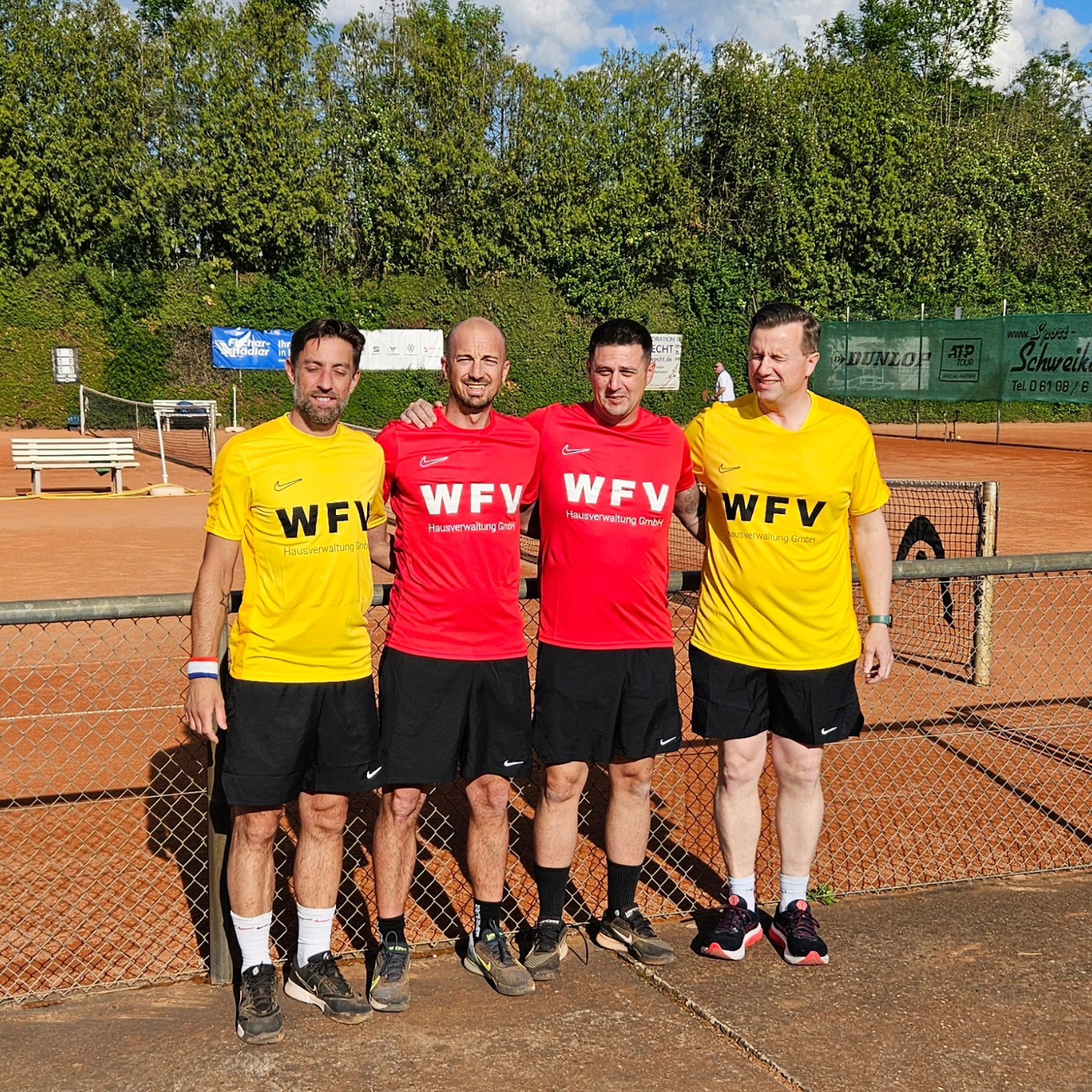 Zur neuen Medenrunde haben wir die Herren 40 mit neuen Shirts ausgestattet. Viel Erfolg für die Saison!
#vereinsförderung #vereinssport #sponsoring