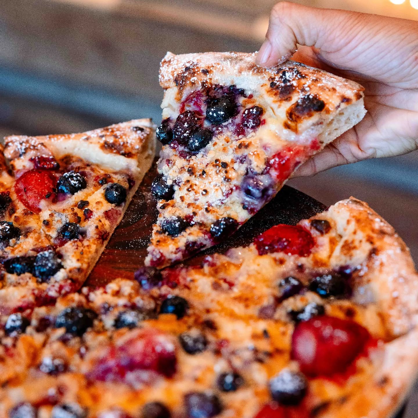 Dessert pizza are kind of our thing. We've got four to choose from and they're all sticky, sweet and the perfect way to top of your dinner 😉 Choose from apple crumble, chocolate caramel, berry crumble or cinnamon bun flavoured pizzas, all topped with premium house made toppings, you'll never find a dry stingy dessert pizza here 👌🏼
#slowdoughpizzas #perthpizza #sourdoughpizza #sourdoughpizzaperth #organicpizza