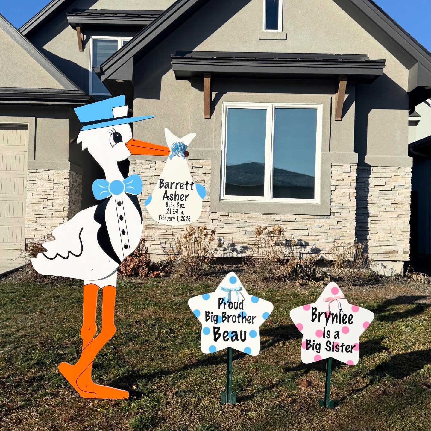 Our sweet friends and neighbors had their surprise gender baby with the best birth team! So excited to introduce Barrett Asher! Beau