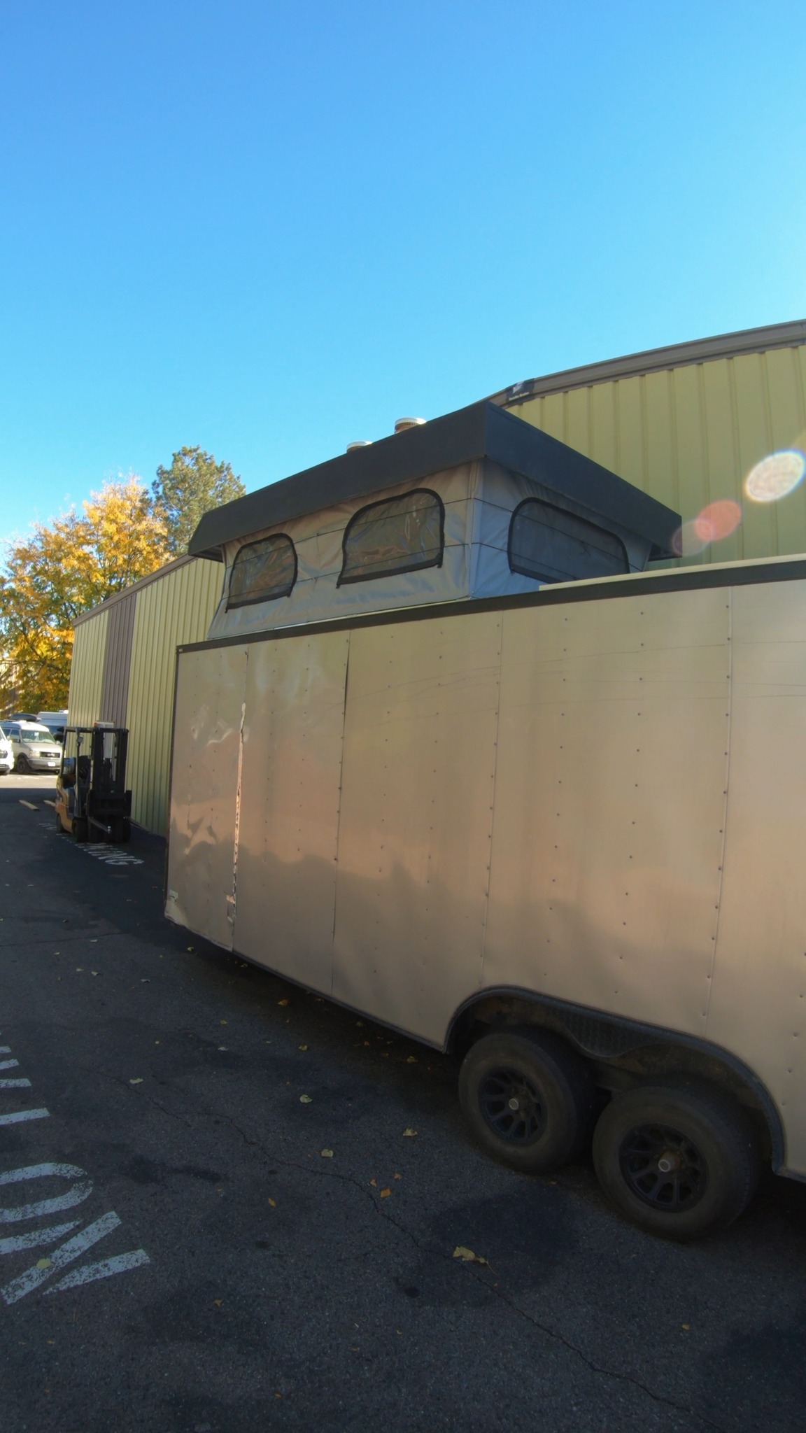 Pop top trailer for the win!! The upper bed area is about 8x12 feet in size making the perfect addition for a toyhauler or trailer camper
#coloradocampervan #poptop #poptoptrailer
#vanconversions #vanbuilders #vanfam #vanlife