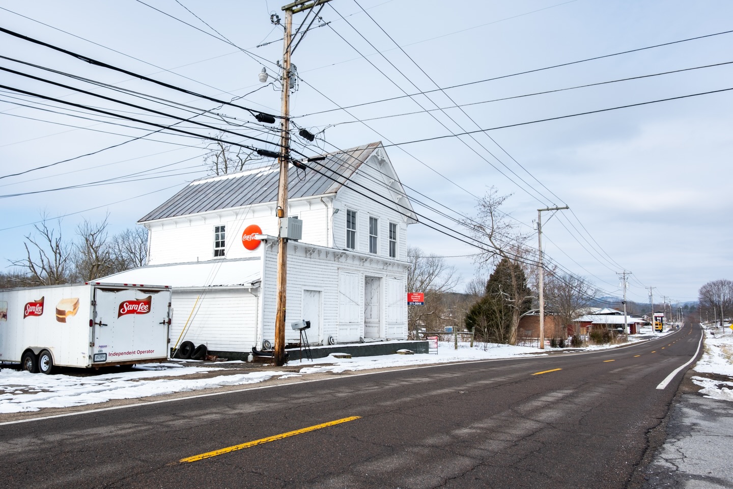 Small town life in Northeast Tennessee.
Camera: FujiFilm XT5
Lens: FujiFilm 50-140 f2.8
No filter
#fujifilmxt5 #fujifilmx_us #tennessee #snow #landscape