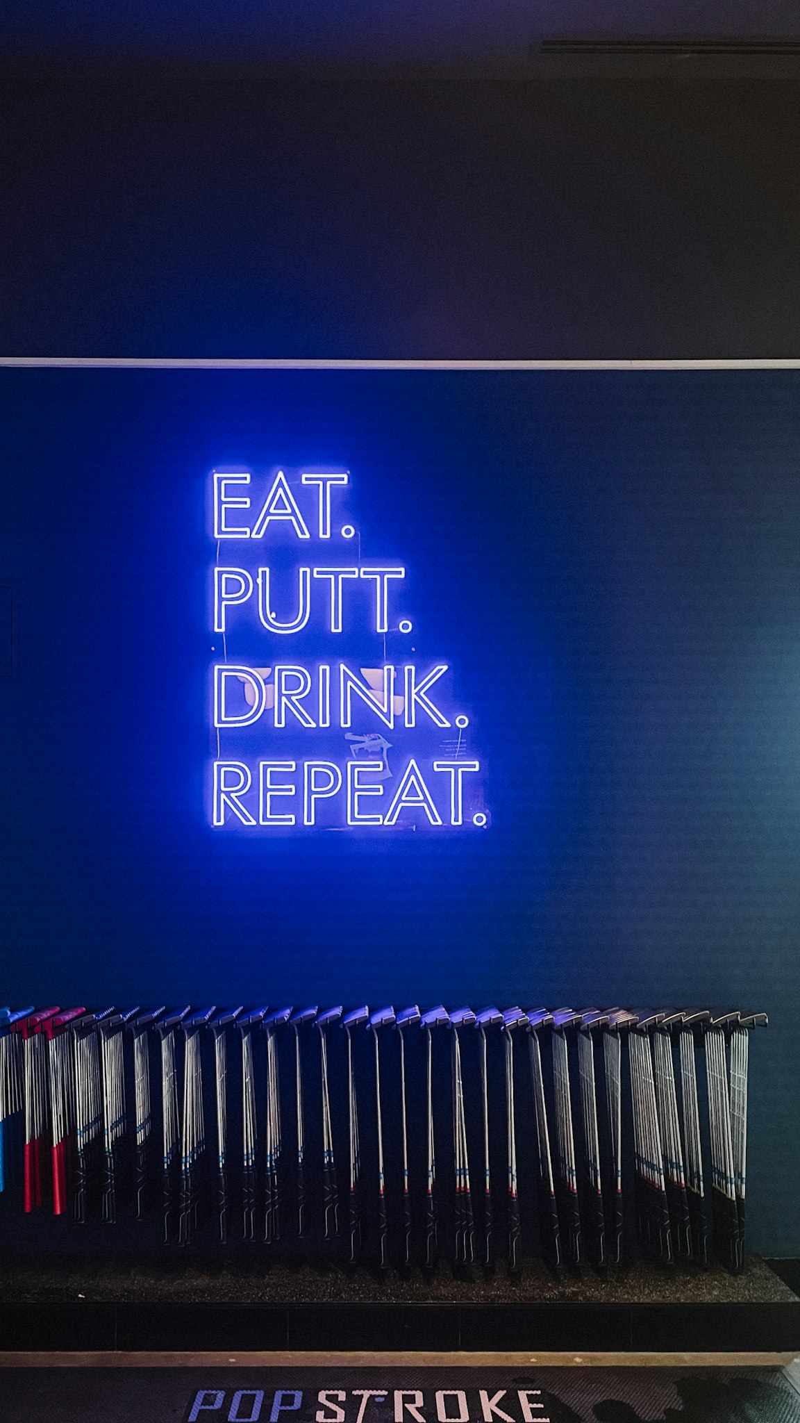 @popstroke has officially made its way to Music City! ⛳️
Imagine a place where mini golf meets good eats, and where playful challenges unfold against the backdrop of beautifully designed courses. This is PopStroke — where the pure joy of mini golf extends beyond family outings and date nights to welcome guests of all skills and ages seeking a unique and memorable experience.
Their newest and only indoor location is now open at 4221 Century Farms Terrace in Antioch, TN.