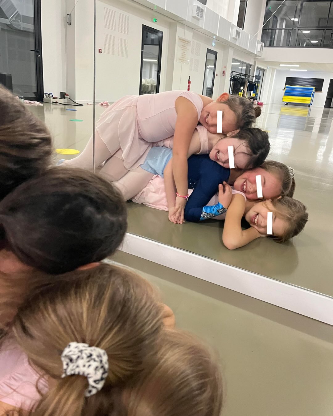 January dump ❄️
Un petit aperçu de tout ce qu’on a vécu ce mois-ci chez En Corps :
✧ du flow 🌊
✧ du mouvement 🤍
✧ de la respiration 🌬️
✧ des temps d’apprentissage et d’exploration
✧ du partage
Danse, Pilates et Barre au sol.
Tout ça, pour continuer à explorer le mouvement ensemble 🤍
———
#danseleucate #pilatesleucate #ecolededanseleucate #pilatesportleucate #leucate