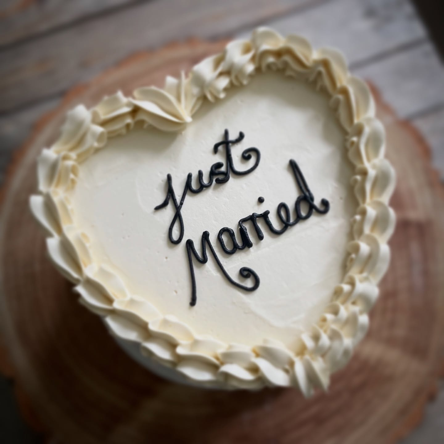 Heart cakes were all the rage last year, I wonder if they will be again this year? Let me know what you think below!
⬇️⬇️⬇️⬇️⬇️
#lambeth #lambethcake #lambethcakes #lambethpiping #lambethheartcake #heartcake #piping #prettypiping #wedding #weddingcake #wedding2025 #wedding2026 #weddinginspo #weddinginspiration #smallwedding #microweddingcake